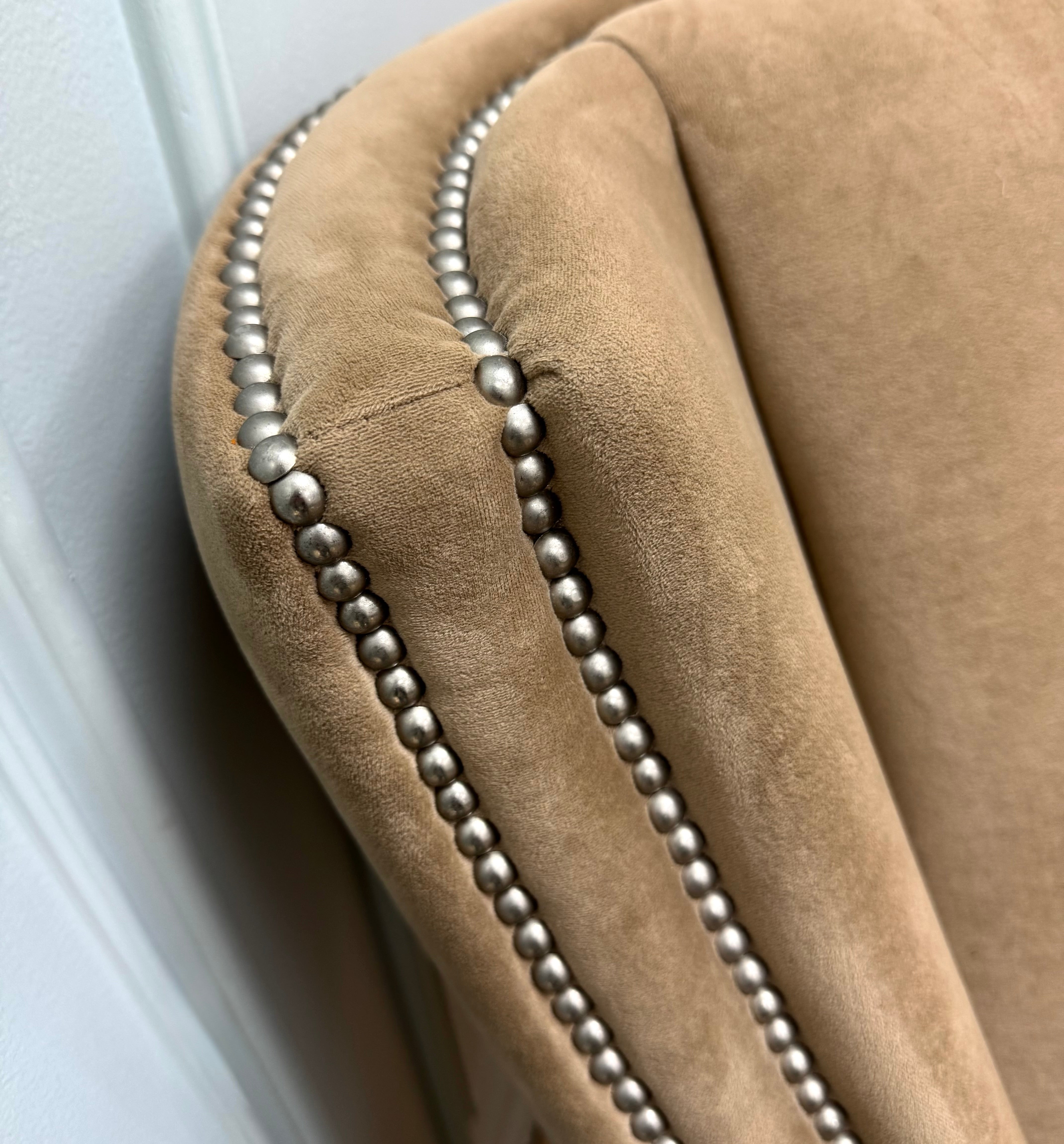 DECOR-REST Dark Wheat Velvet Chair