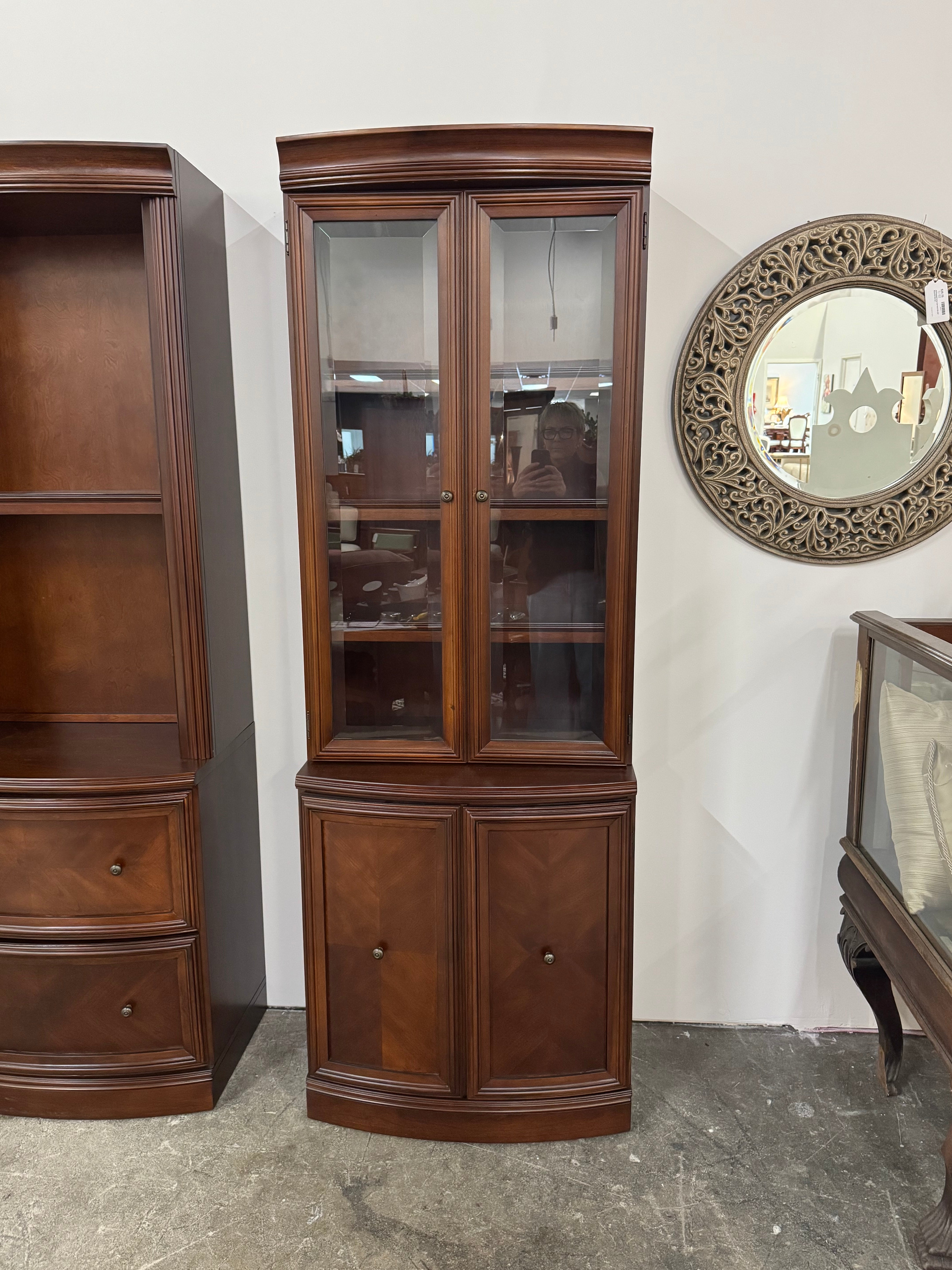 BOMBAY Glass-door Cabinet