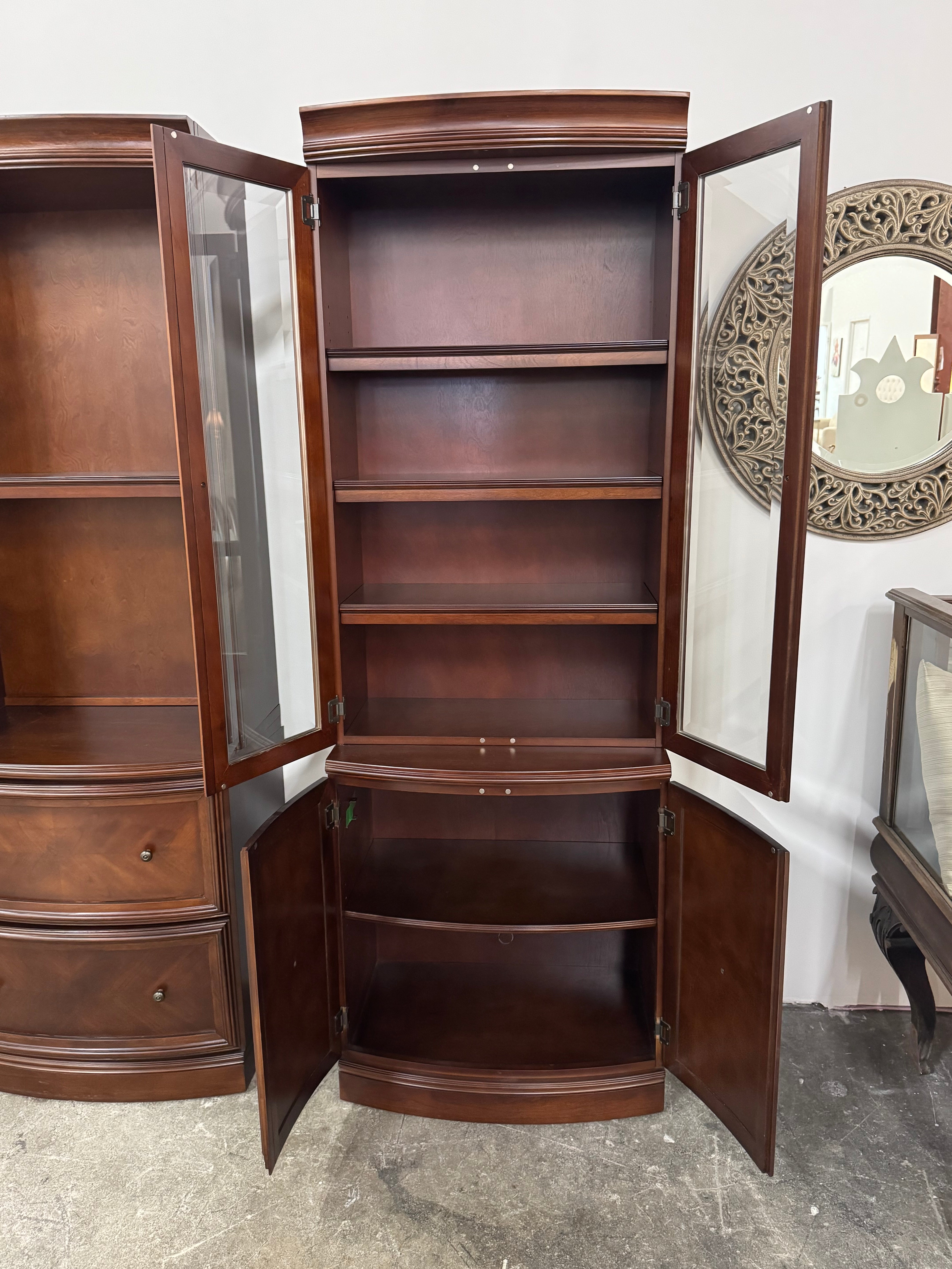 BOMBAY Glass-door Cabinet