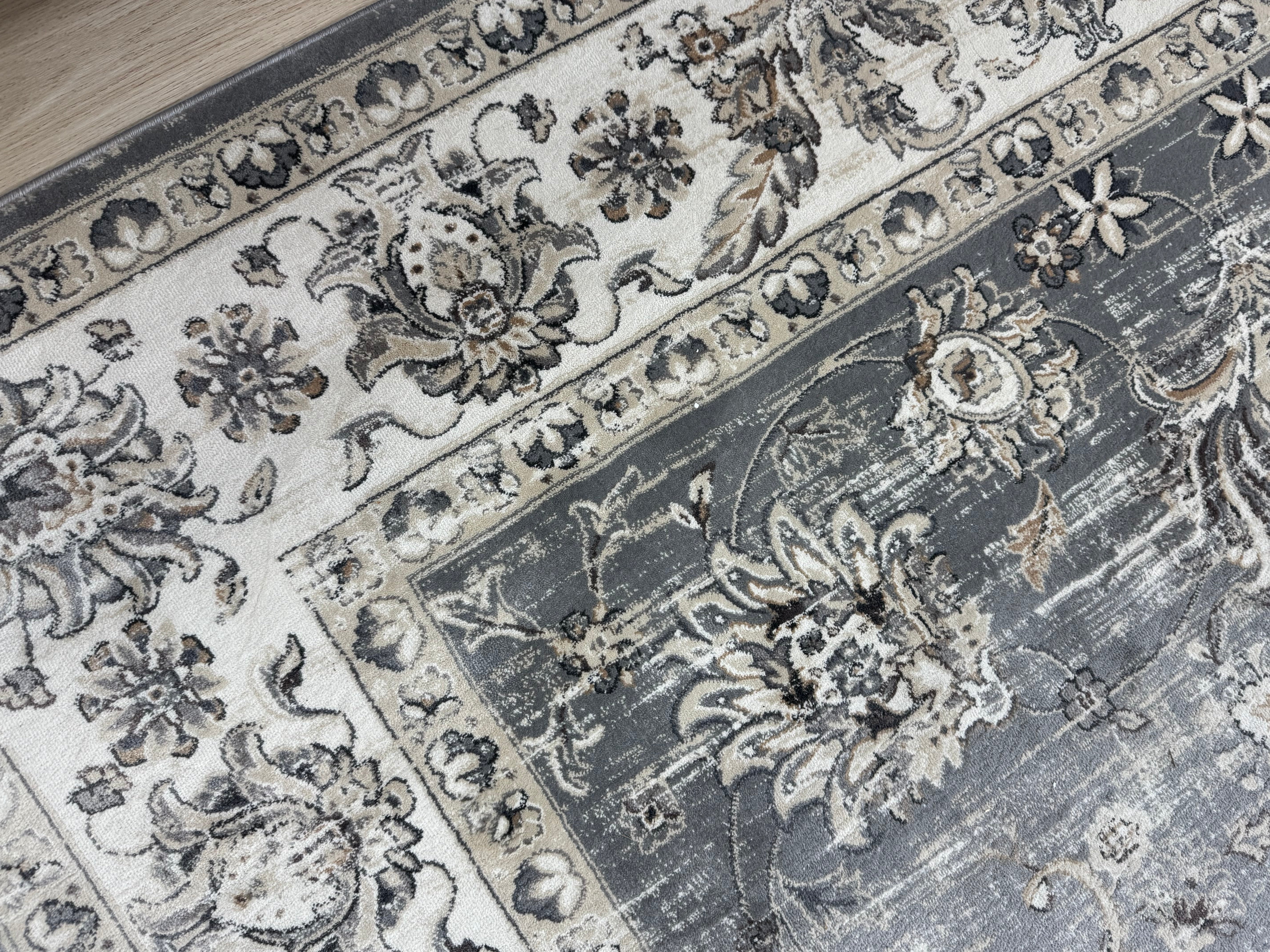 Light Gray and Ivory 6'-7" x 9'7" Rug