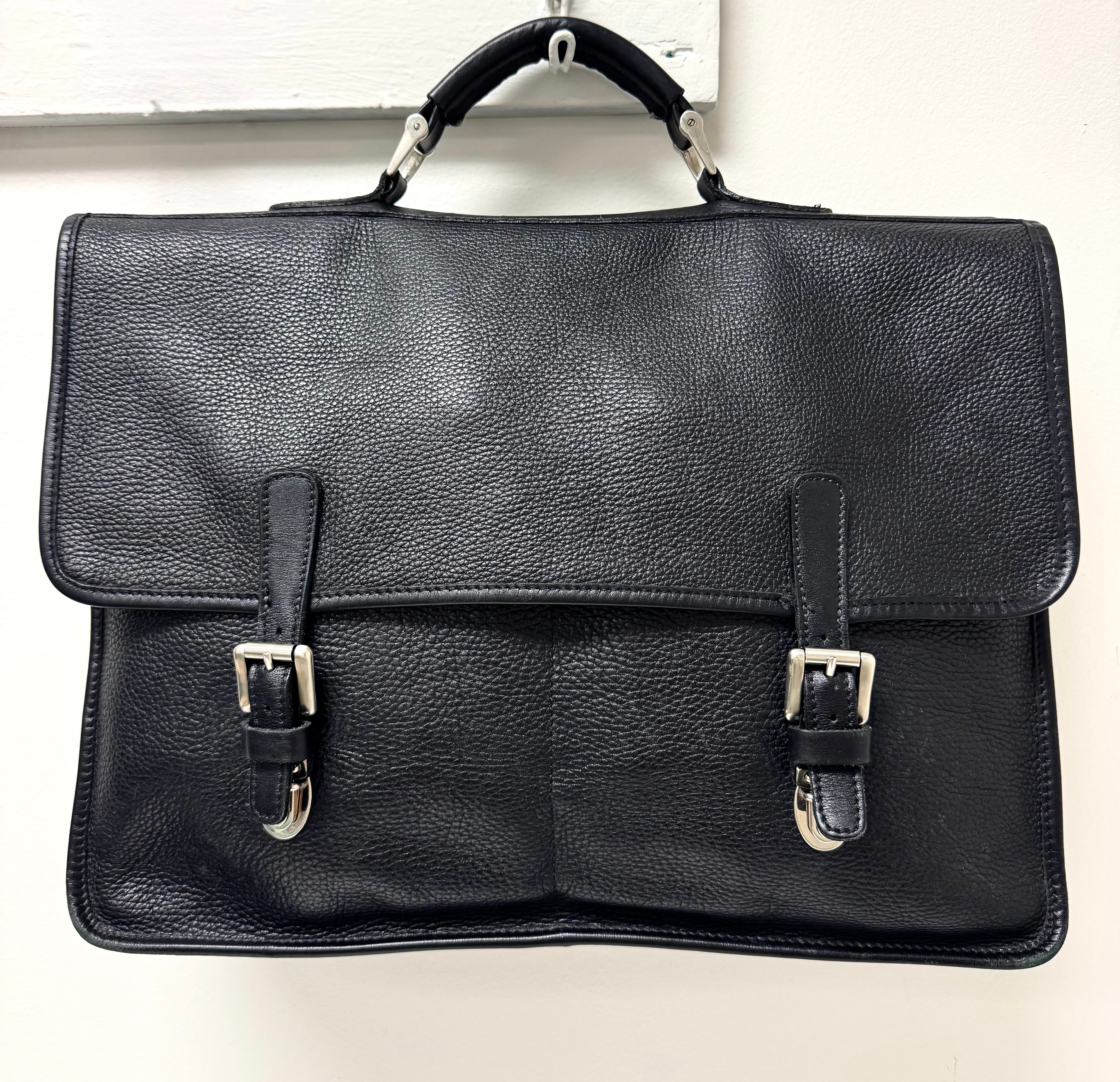 ROOTS Black Pebble Leather Messenger Bag