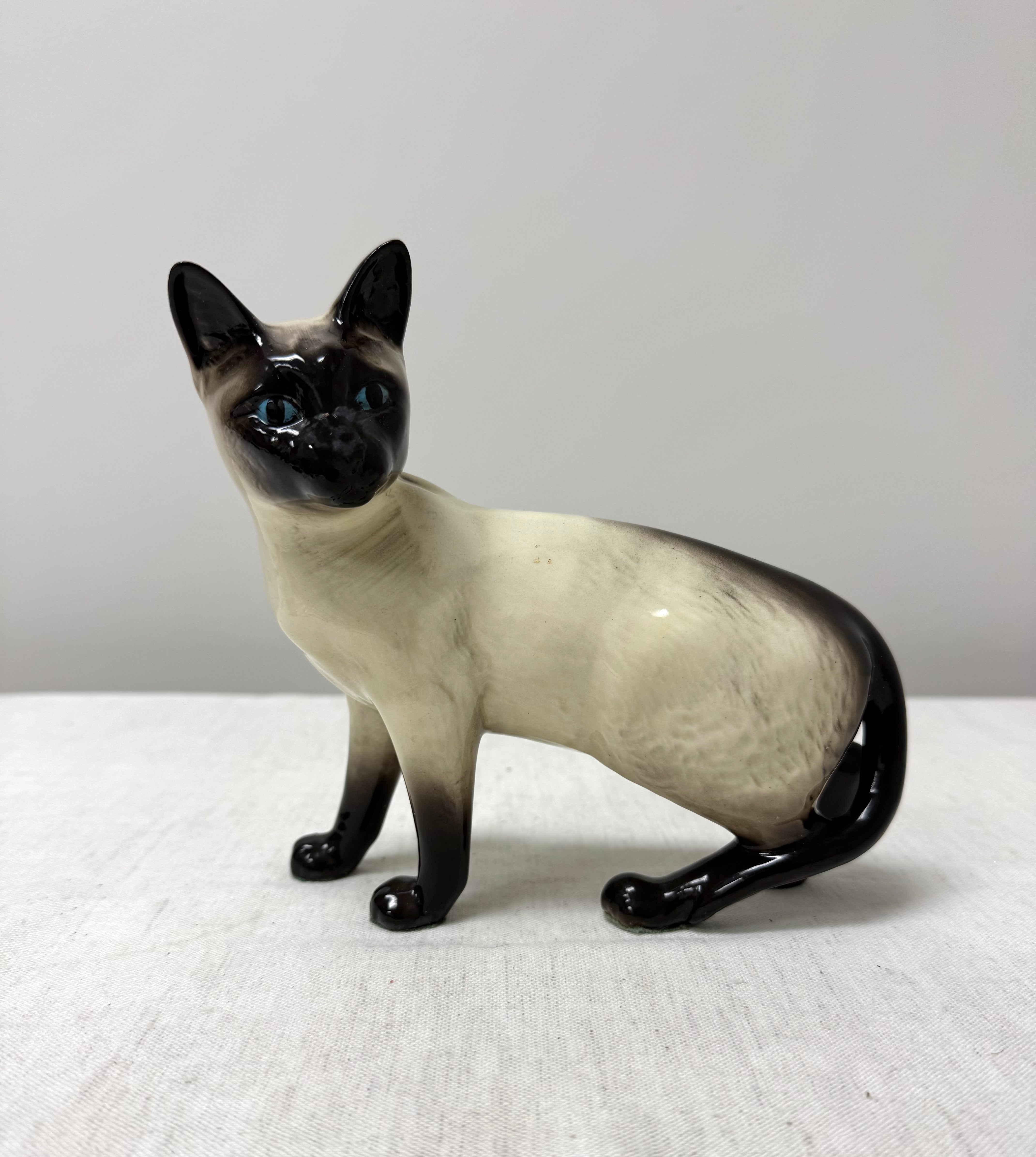 Vintage BESWICK Seal Point Siamese Cat Figurine