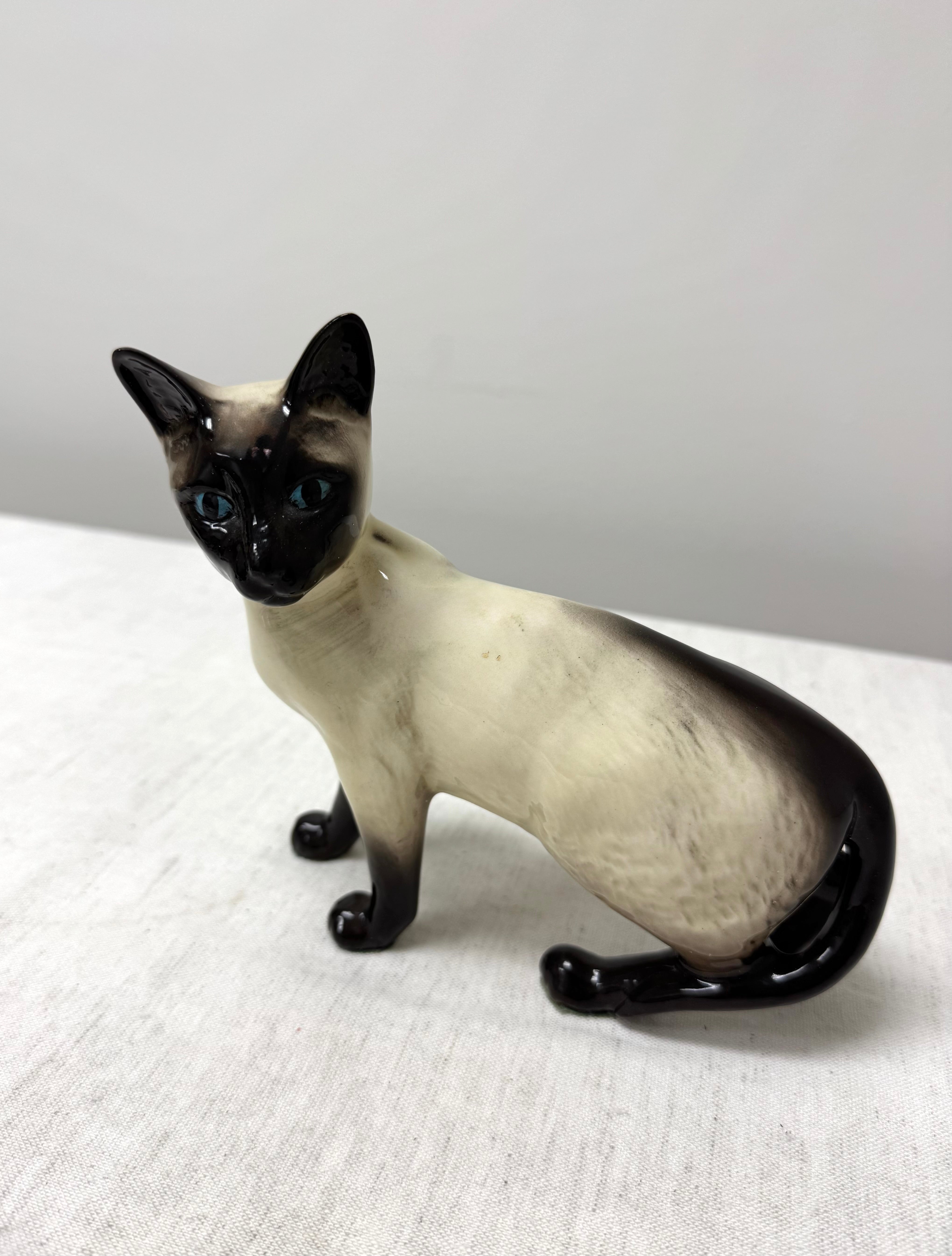 Vintage BESWICK Seal Point Siamese Cat Figurine