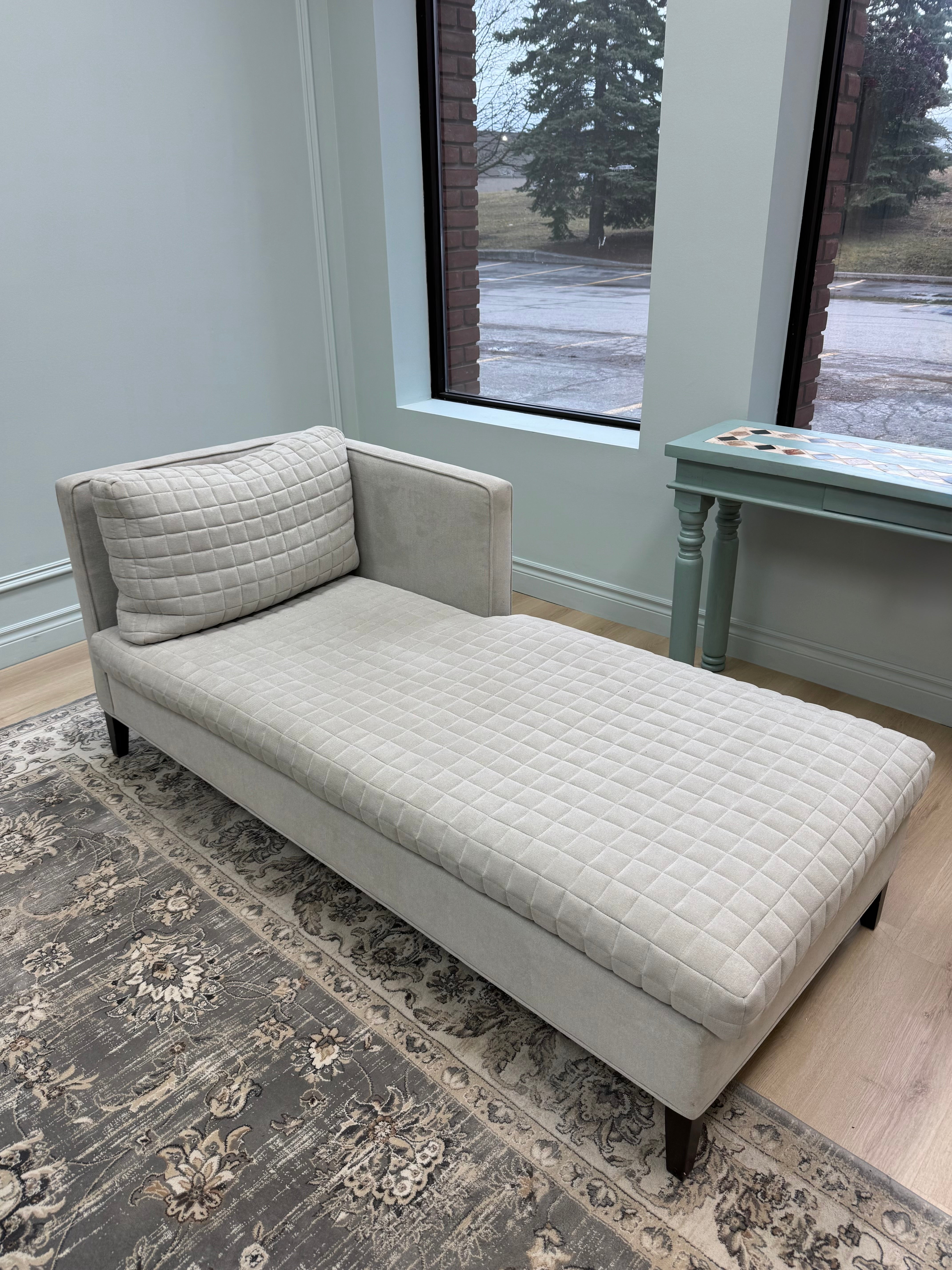 Quilted Gray Chaise Longue