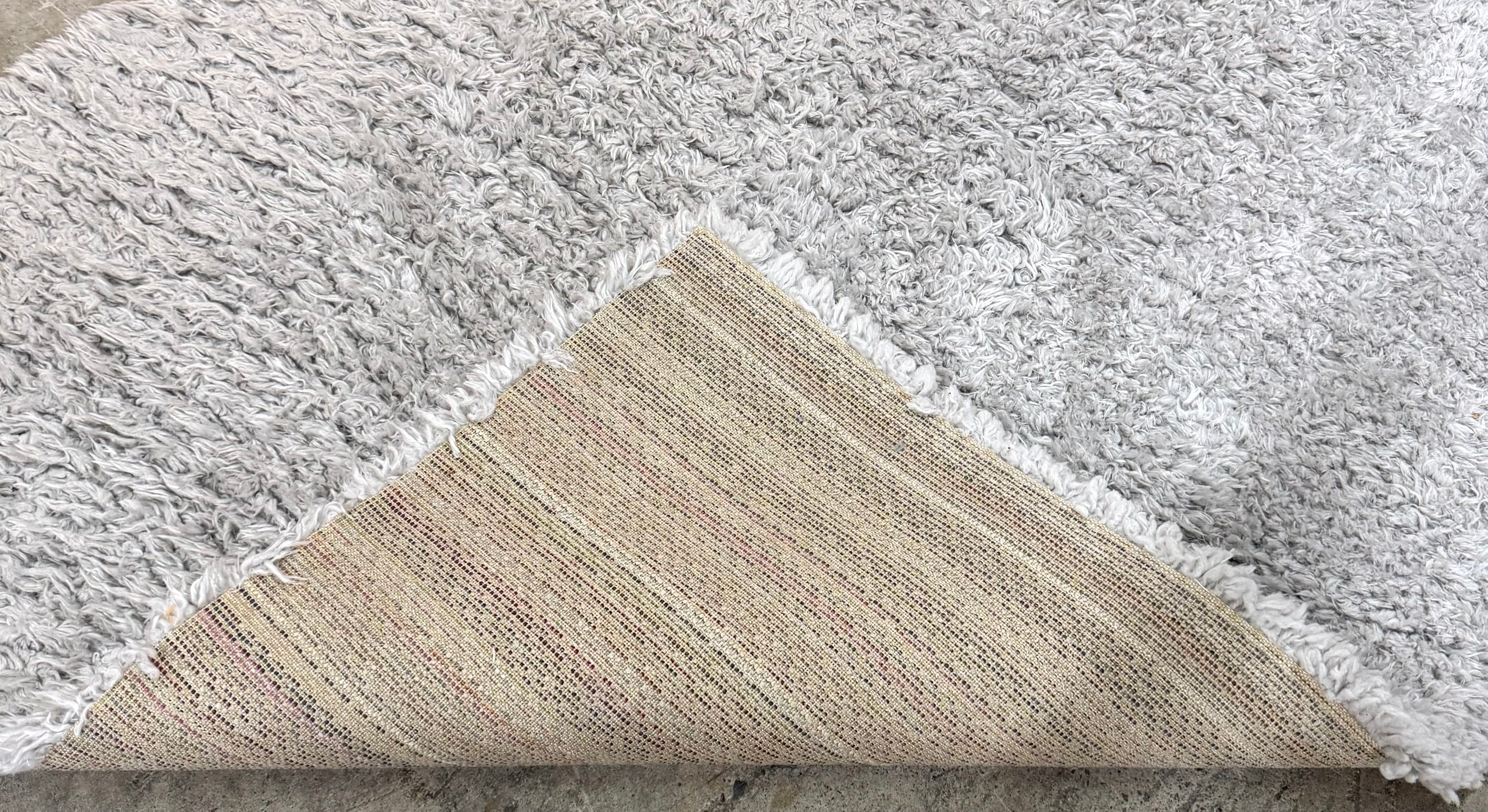 Silver Gray 5'-3" x 8'-2" Shag Rug
