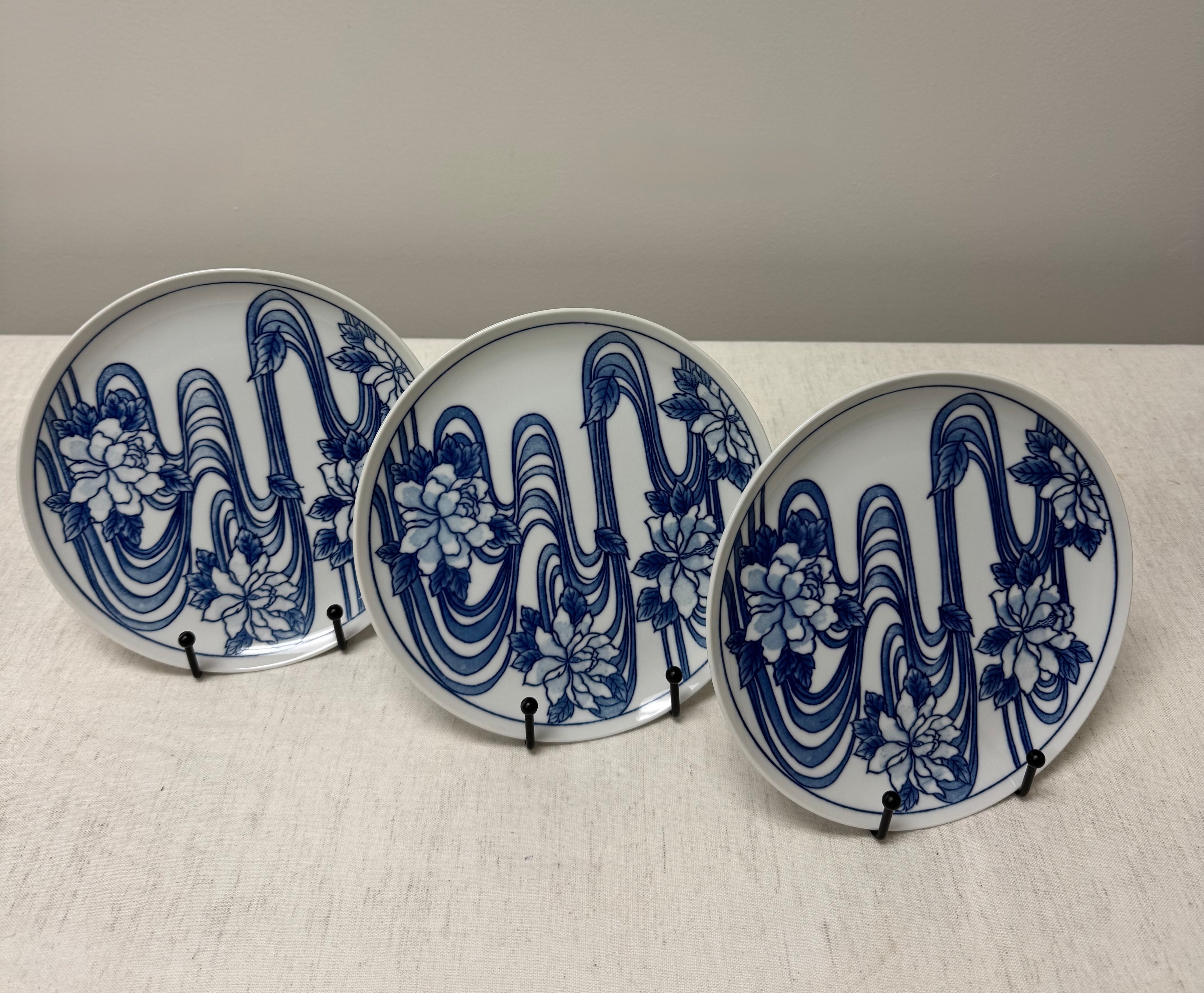 Vintage NANCY GETZ 'Lotus' 8" Plates Set of 3