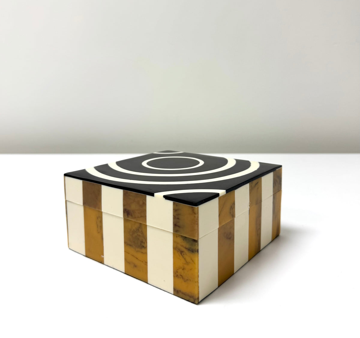 Black & White Circle Lidded Box