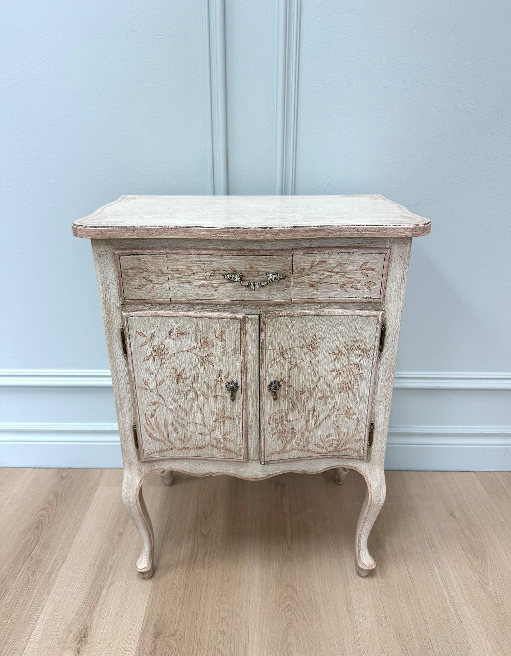 Vintage Petite Floral Nightstand (20-1/2" x 13" x 28")|3702