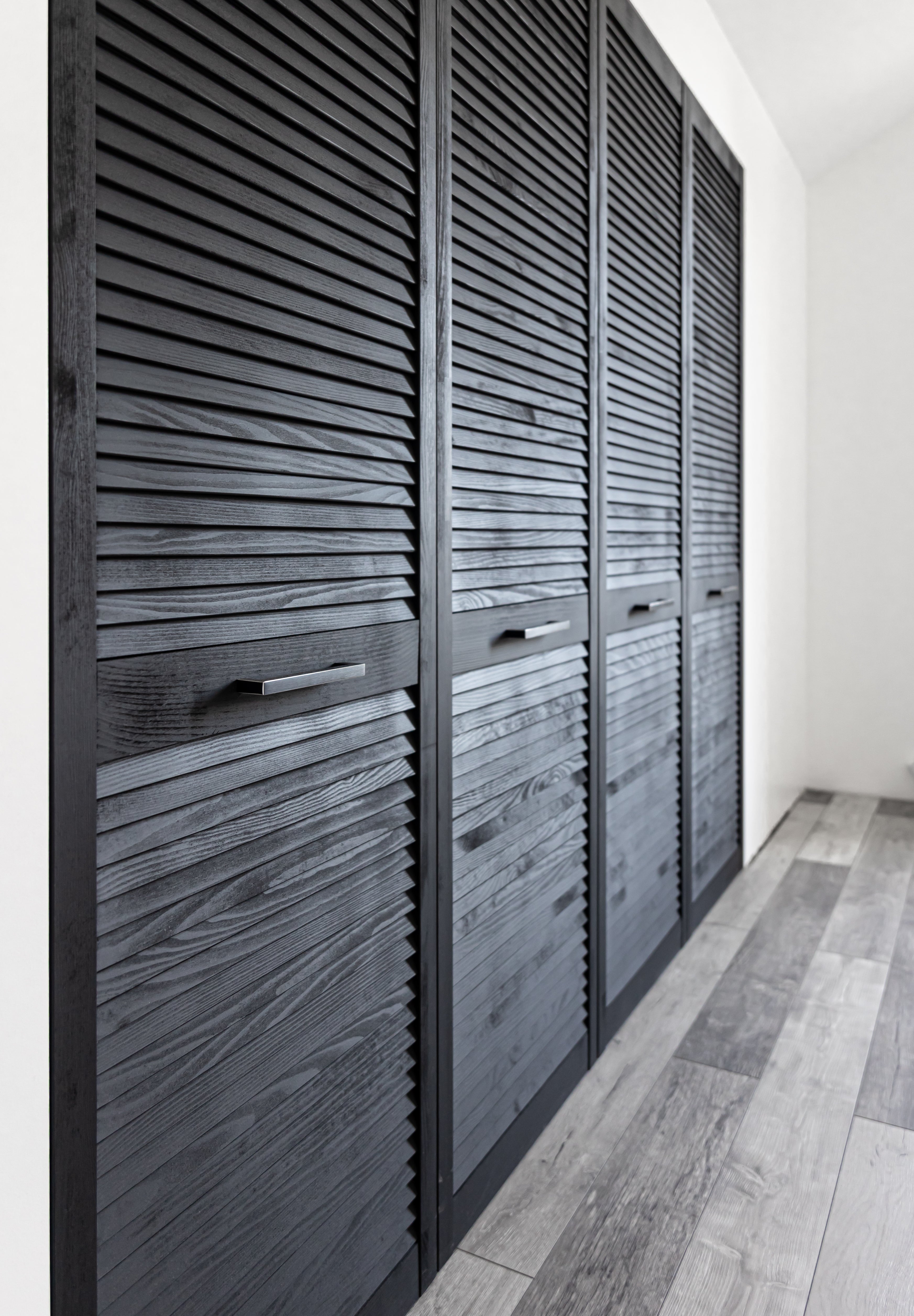 Cabinets & Armoires