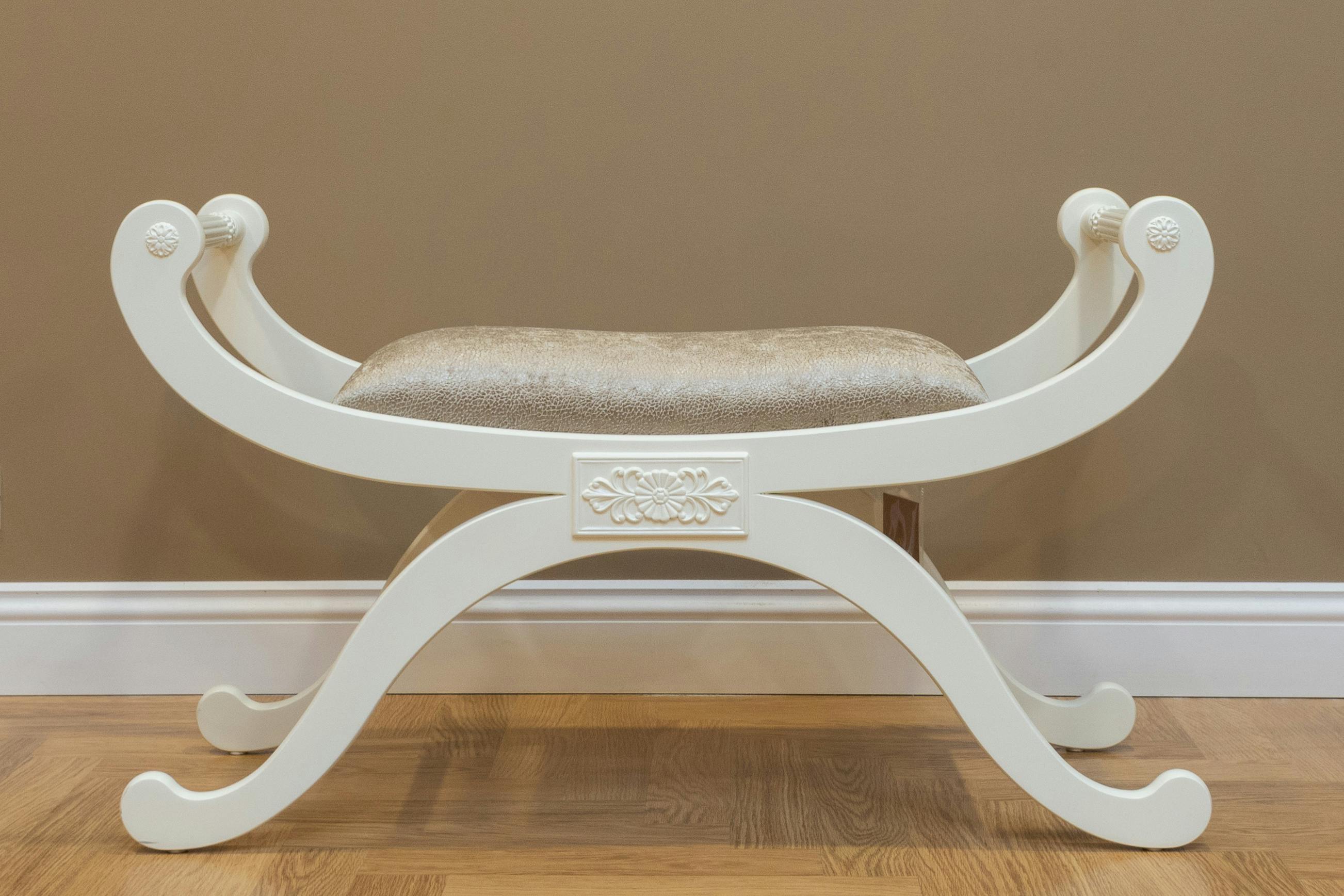 Benches & Ottomans