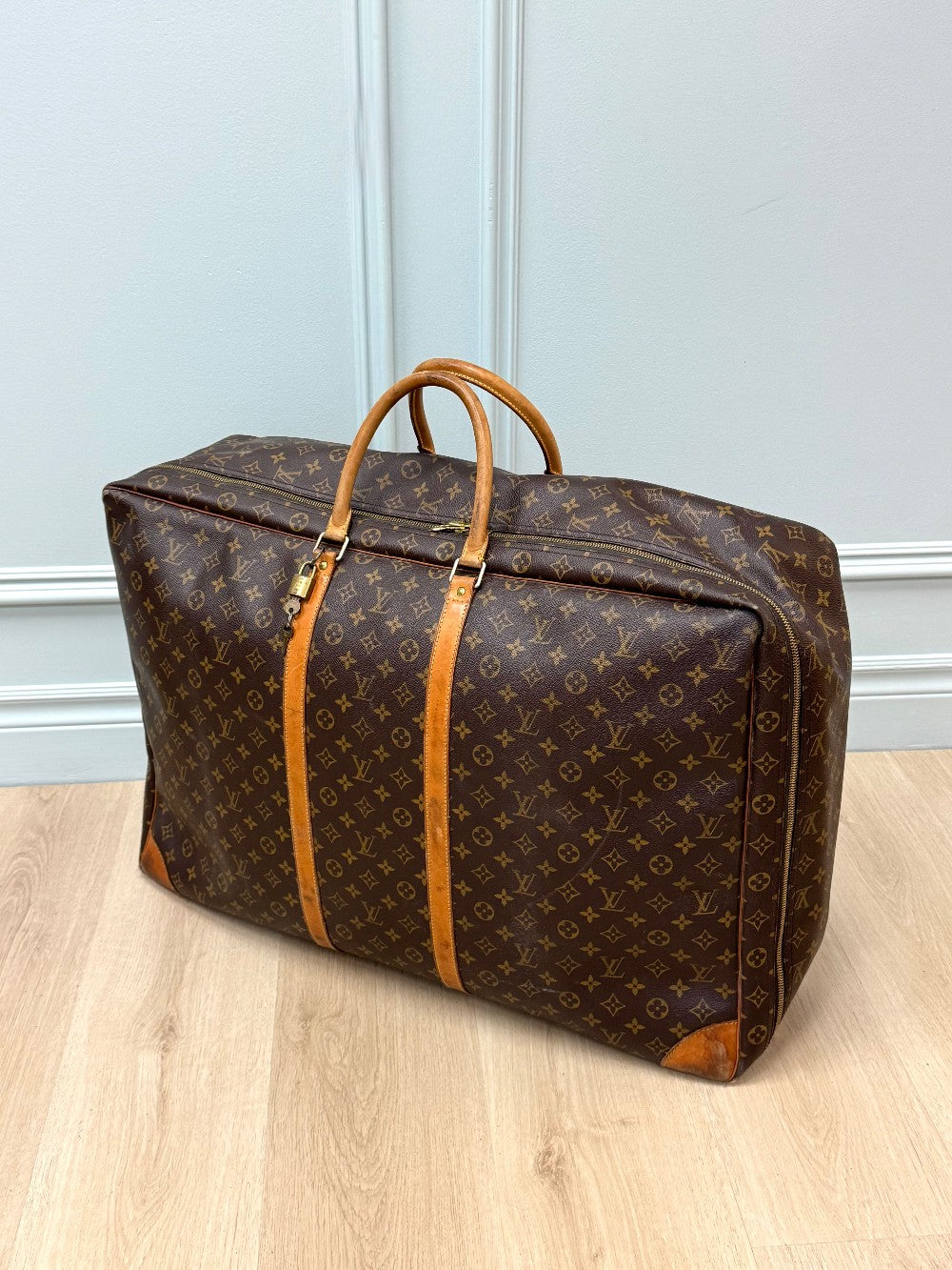 Vintage LOUIS VUITTON 'Sirius' Monogram Soft Suitcase|4350