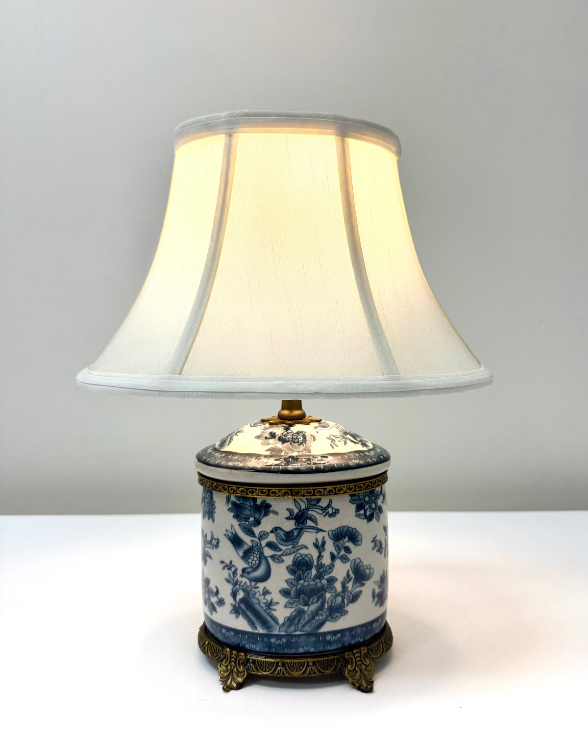 Vintage BOMBAY Chinoiserie Bedside Lamp