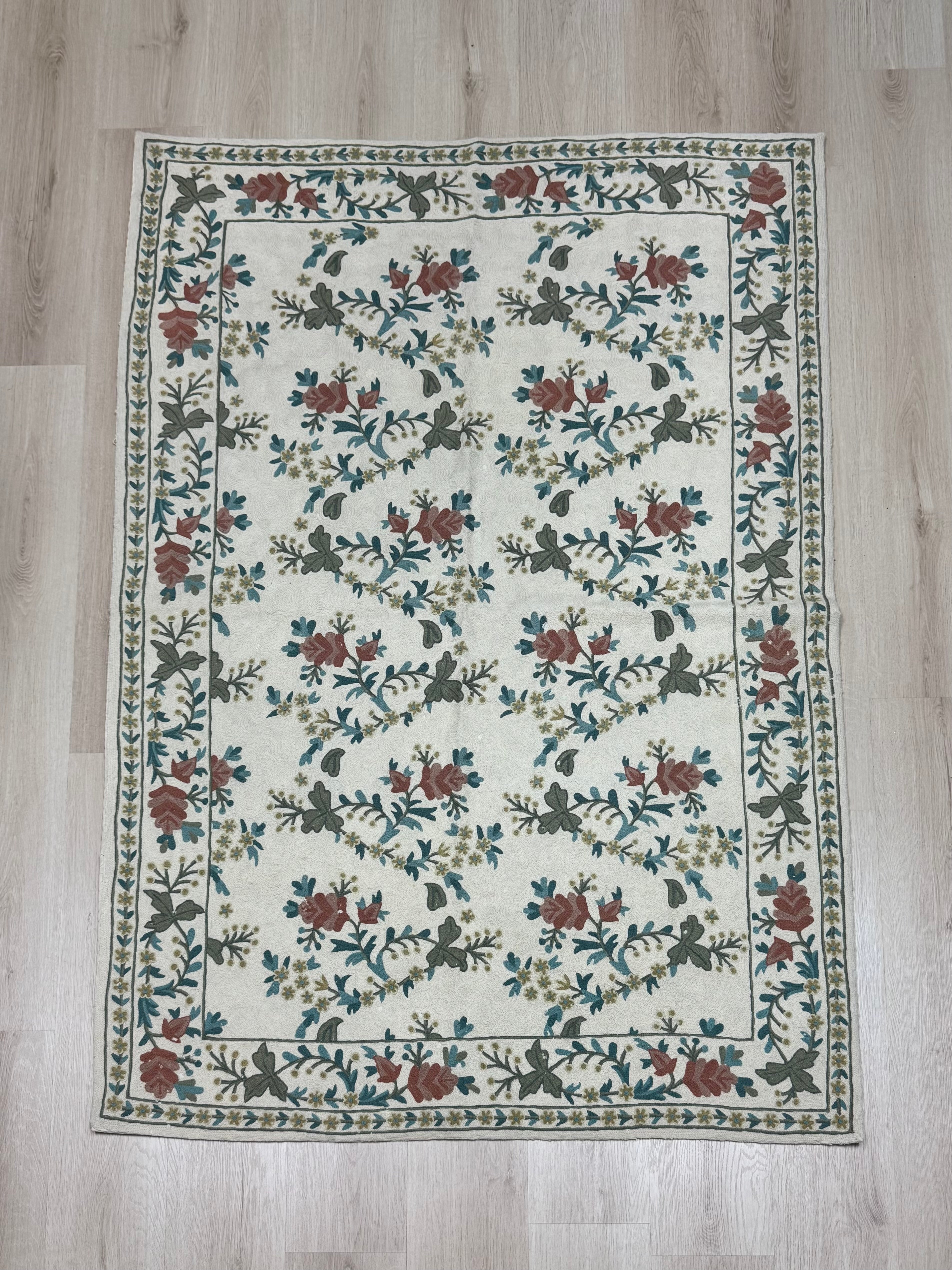 Hand-embroidered Floral Crewel 4' x 6' Rug