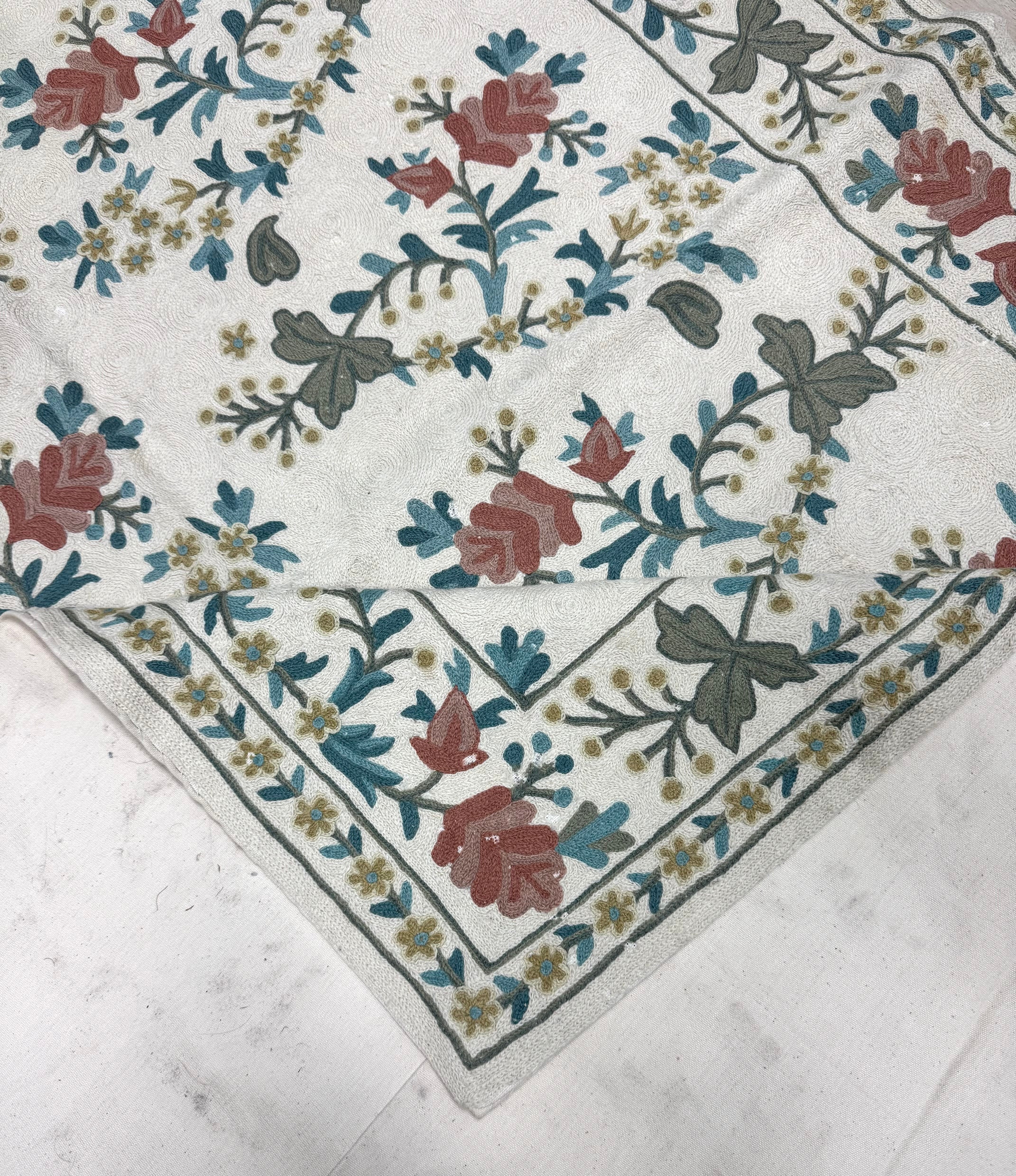 Hand-embroidered Floral Crewel 4' x 6' Rug