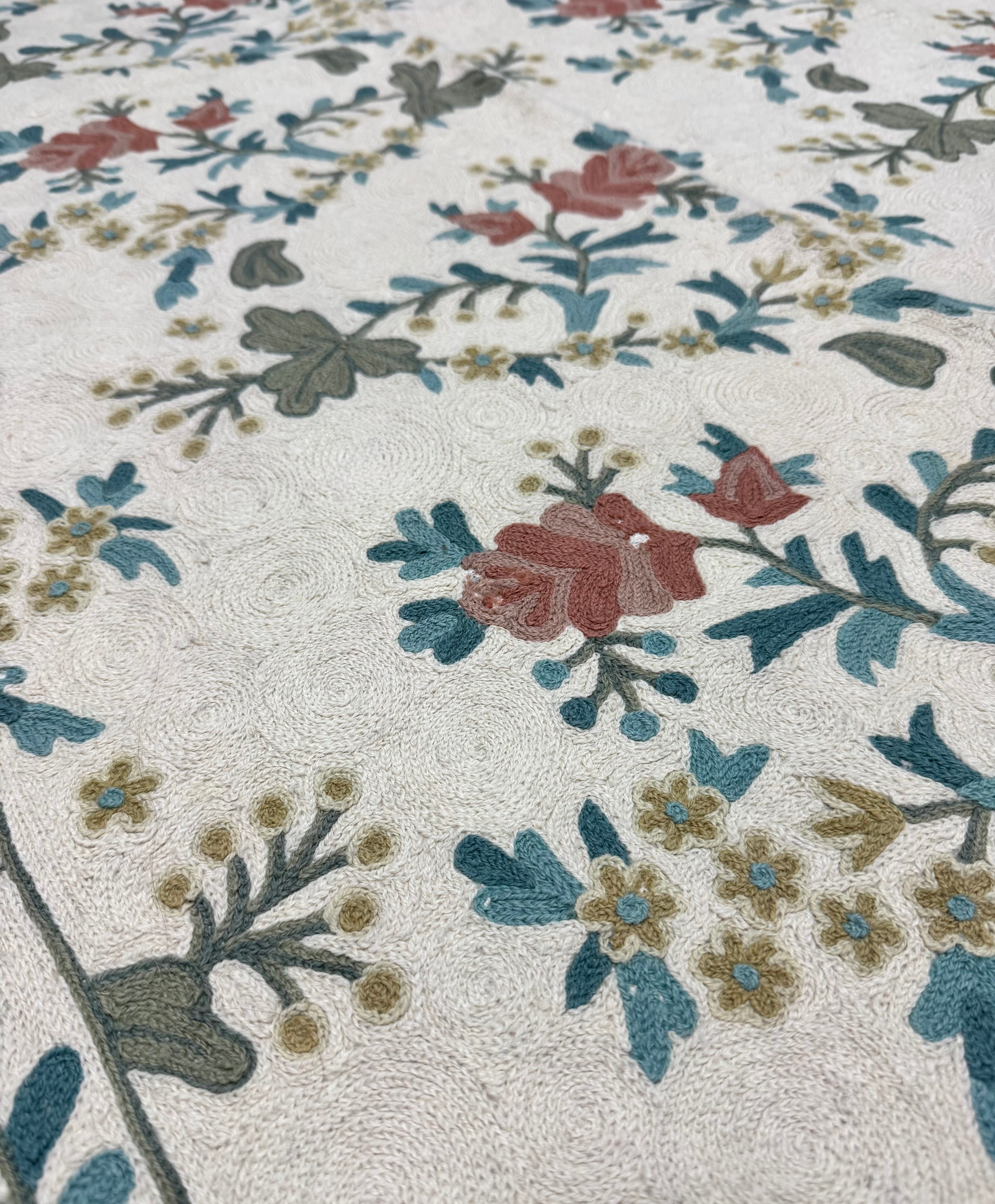 Hand-embroidered Floral Crewel 4' x 6' Rug