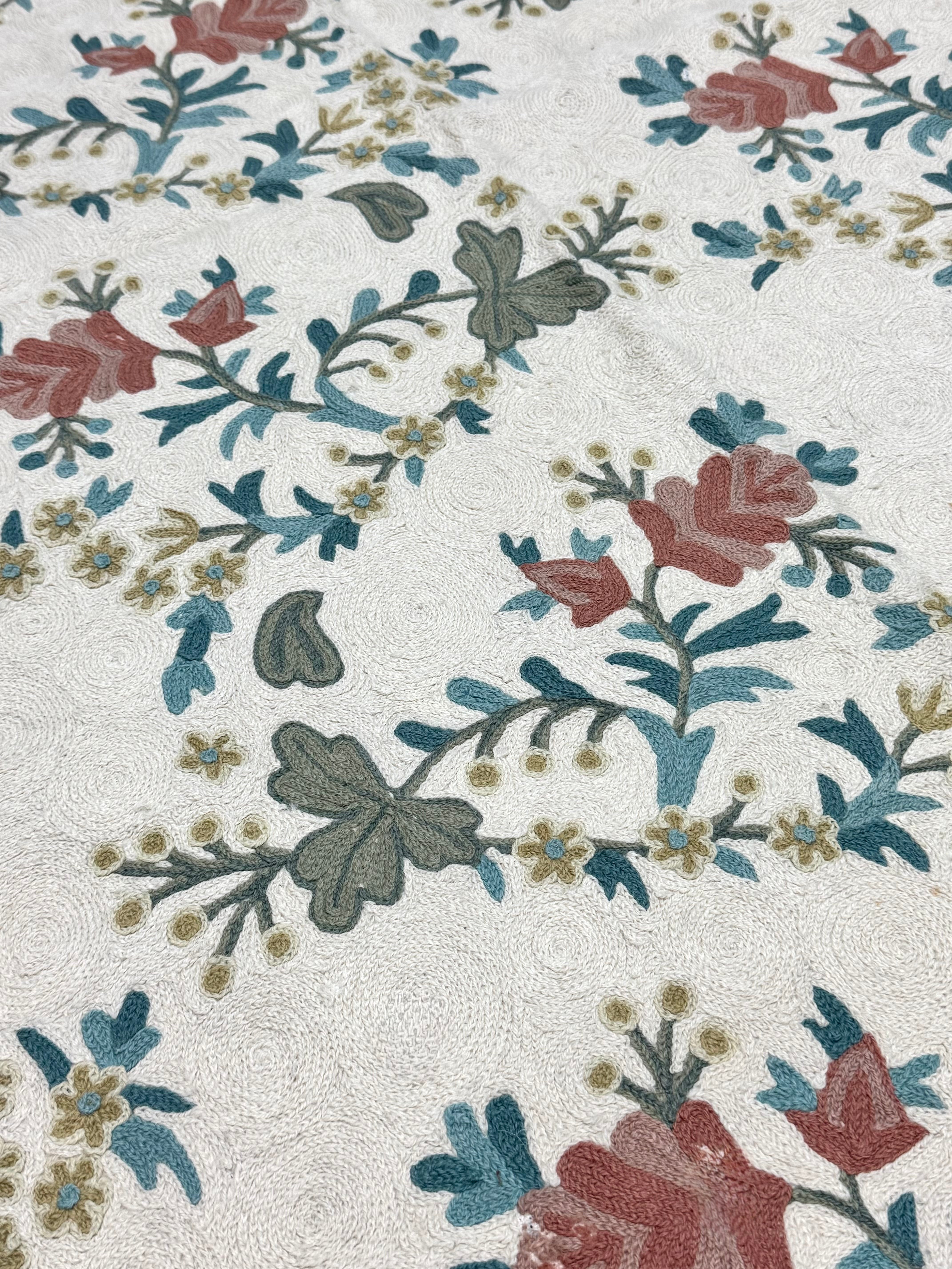 Hand-embroidered Floral Crewel 4' x 6' Rug