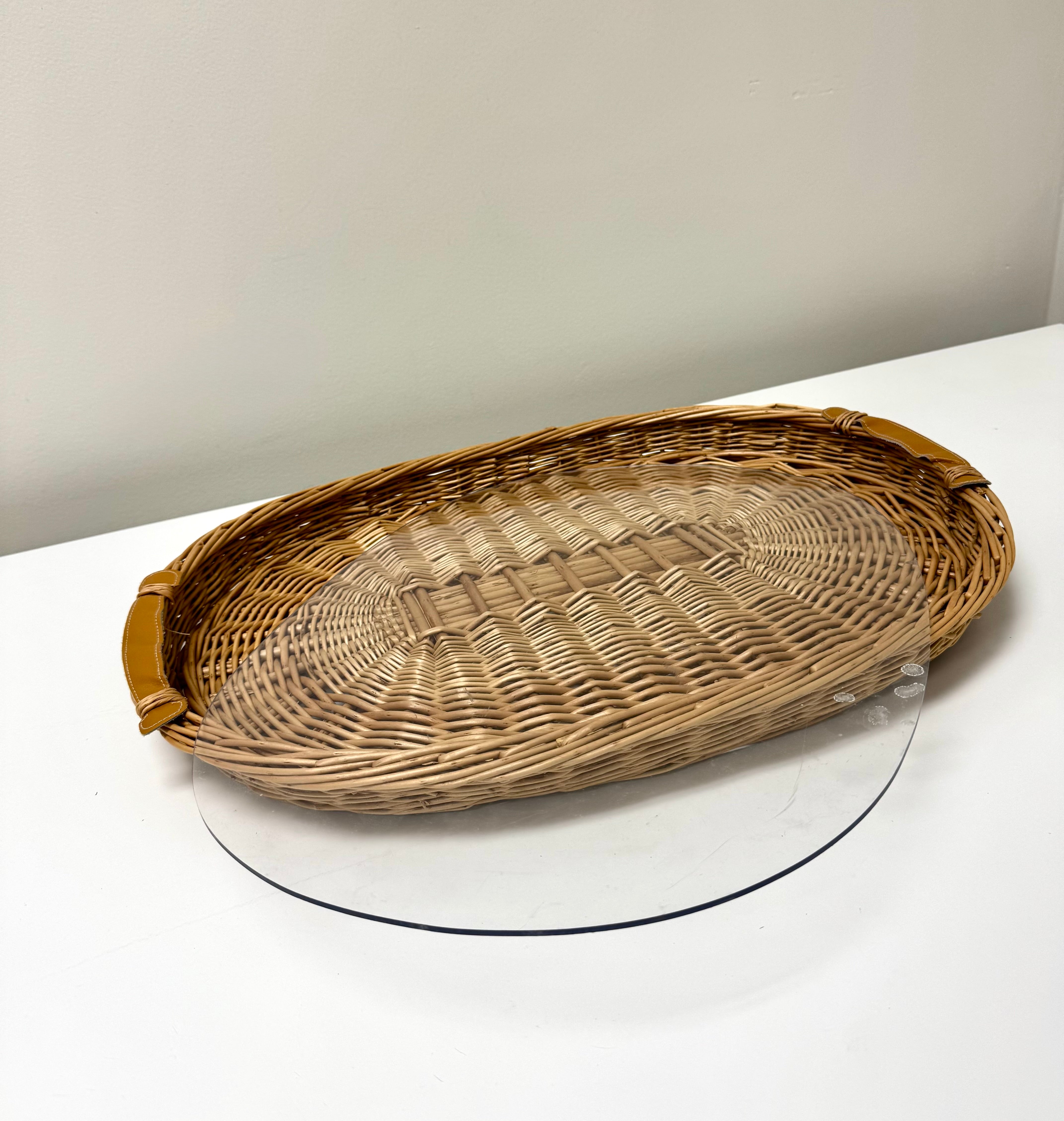 Natural Wicker 22" Tray with Plexi Insert