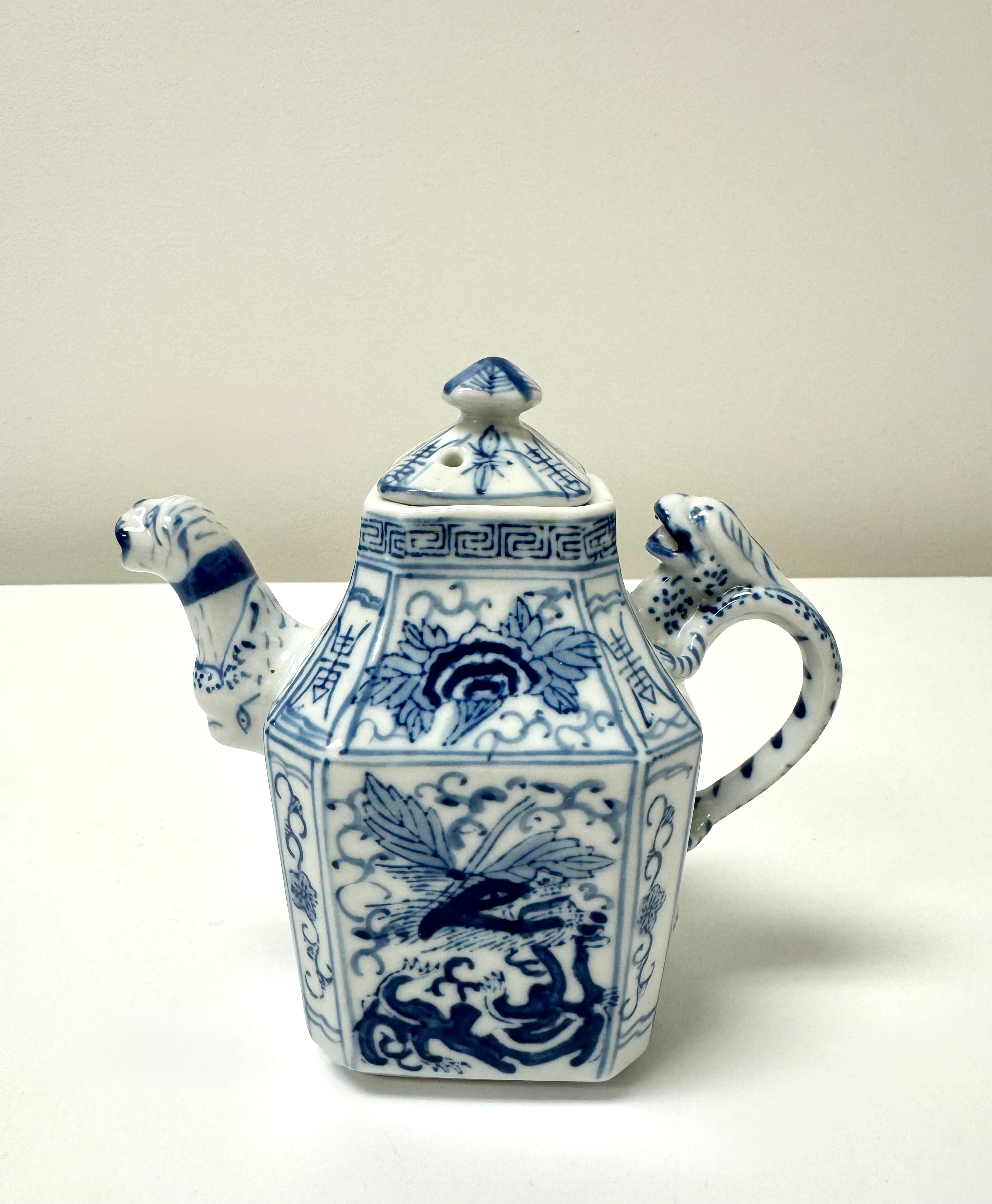 Vintage Chinese Foo Dog Pagoda Teapot