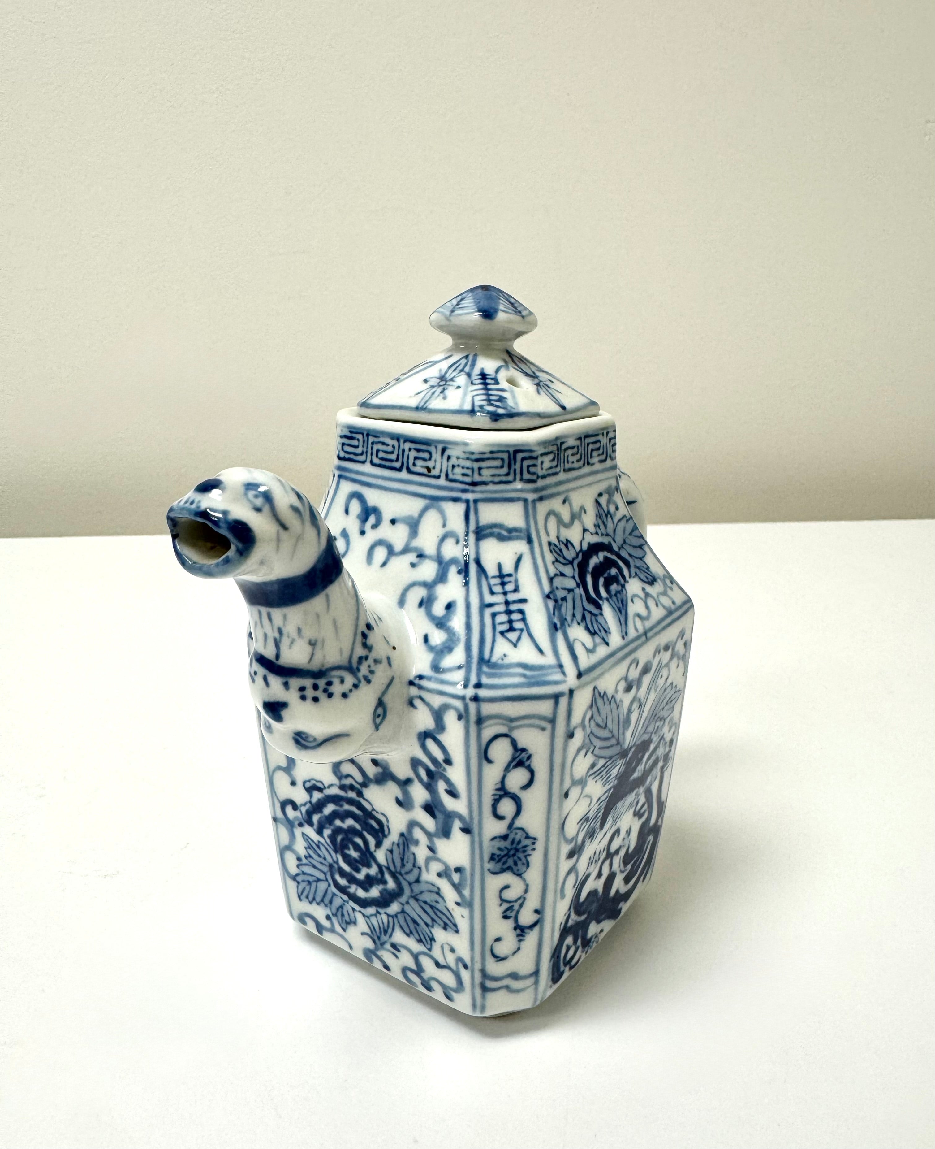 Vintage Chinese Foo Dog Pagoda Teapot