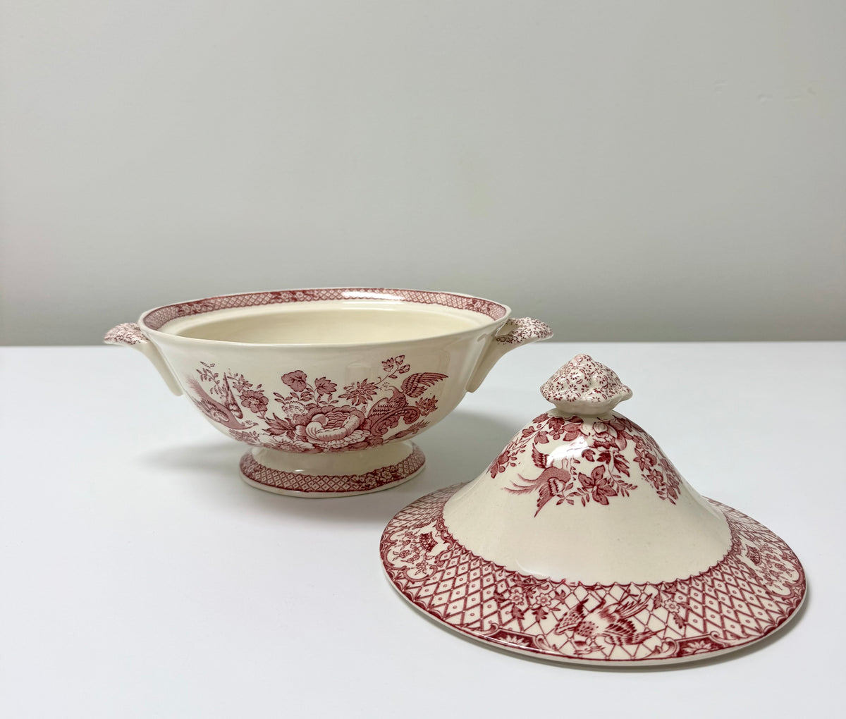 Vintage MASON'S 'Stratford' Red Covered Bowl
