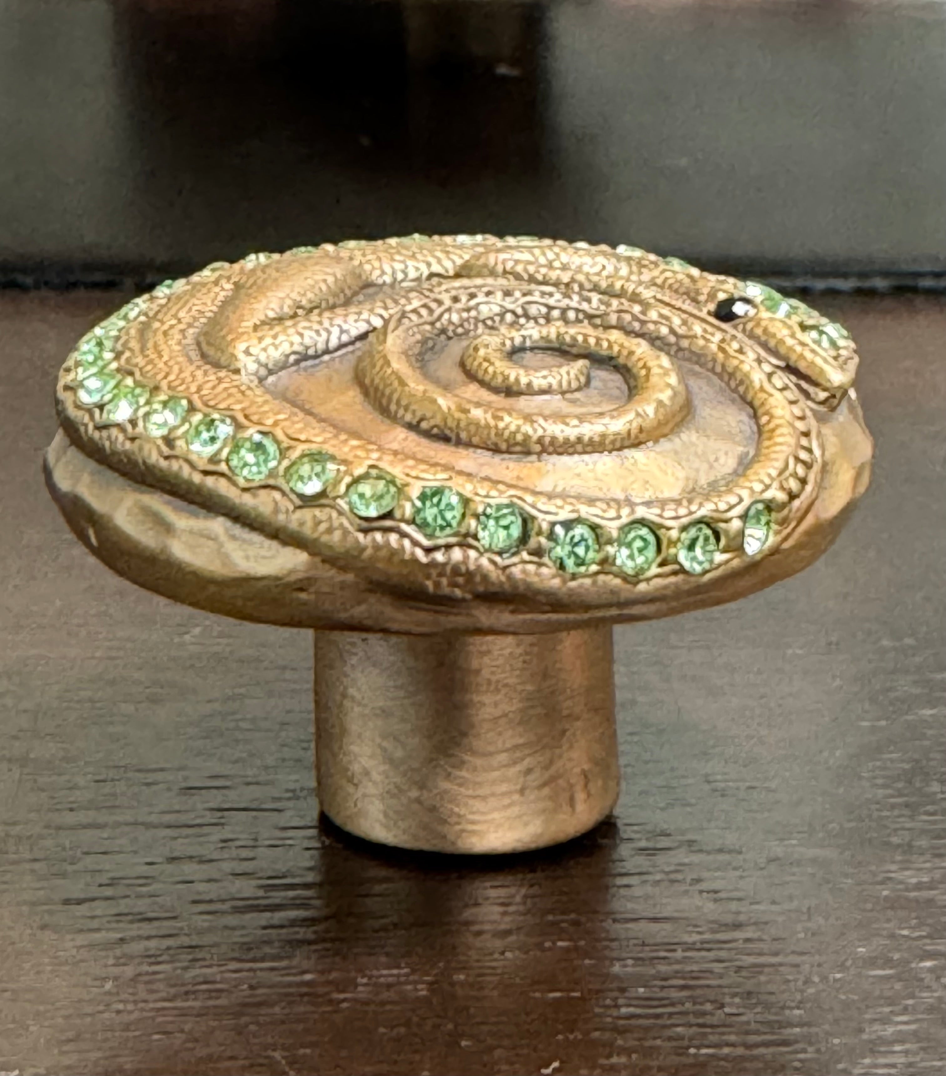 EDGAR BEREBI 'Floral & Fauna Lizard' Museum Gold & Peridot Swarovski Knob