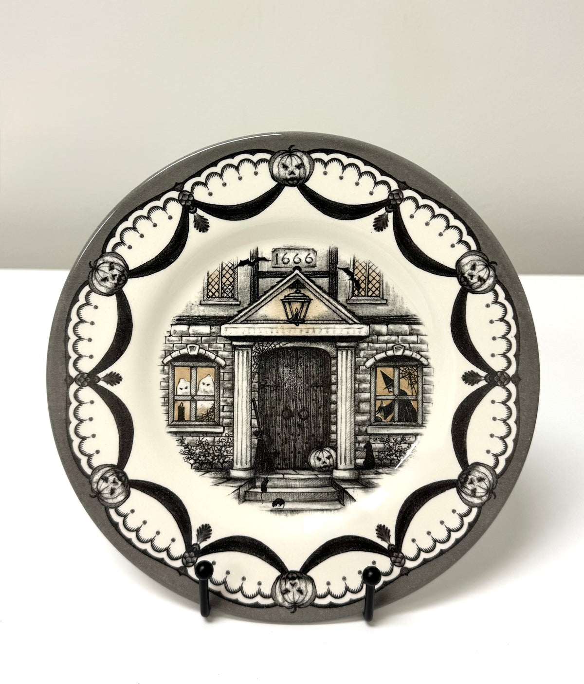 ROYAL STAFFORD 'Haunted Home' Plates Set of 6