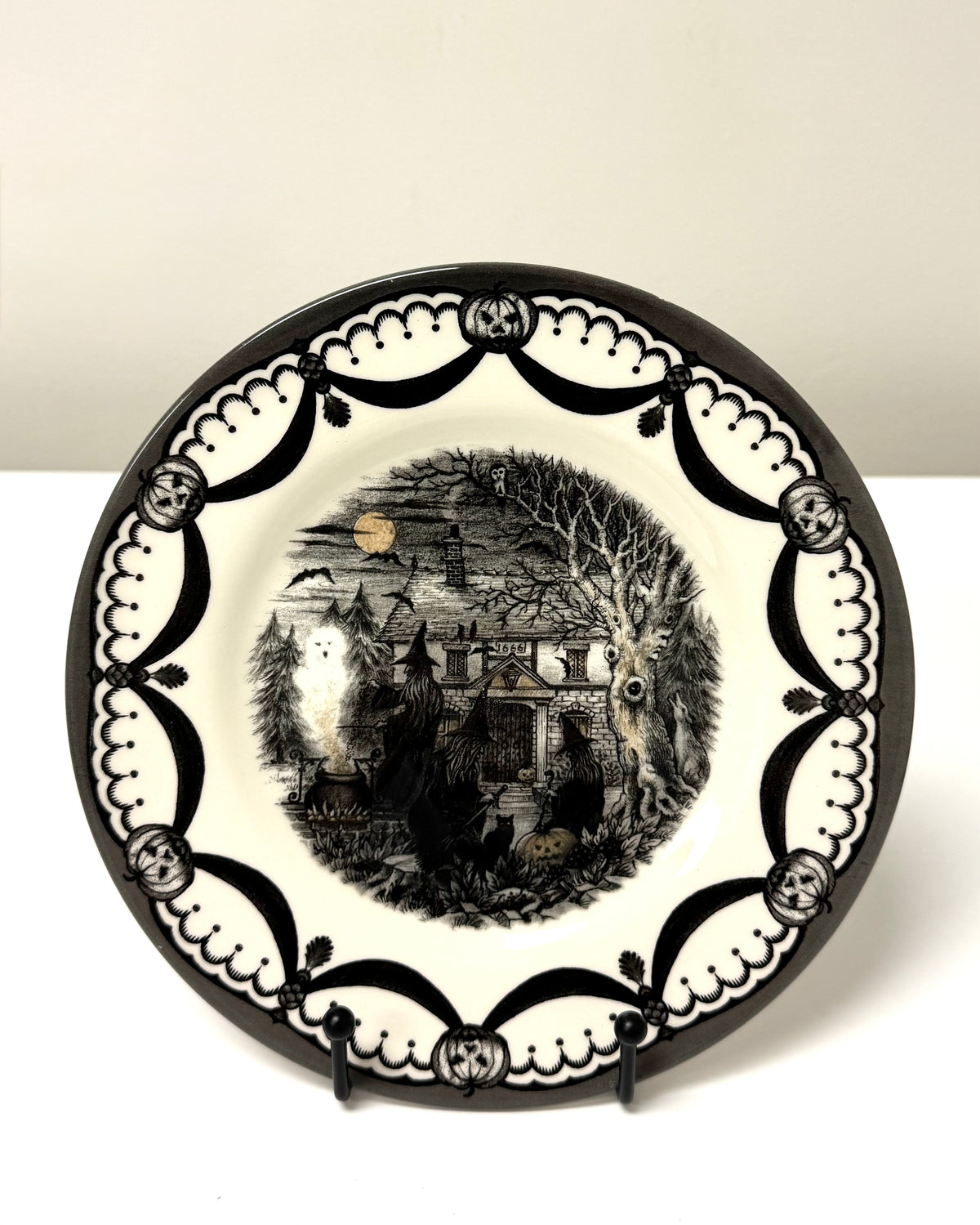 ROYAL STAFFORD 'Haunted Home' Plates Set of 6