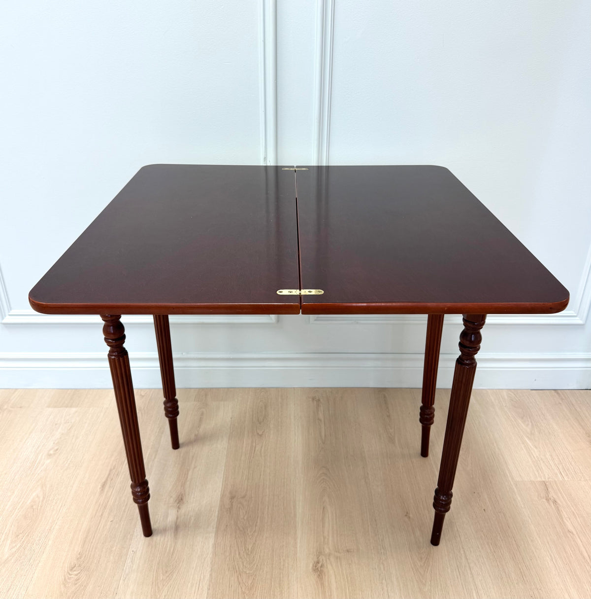 BOMBAY Console/Games Table
