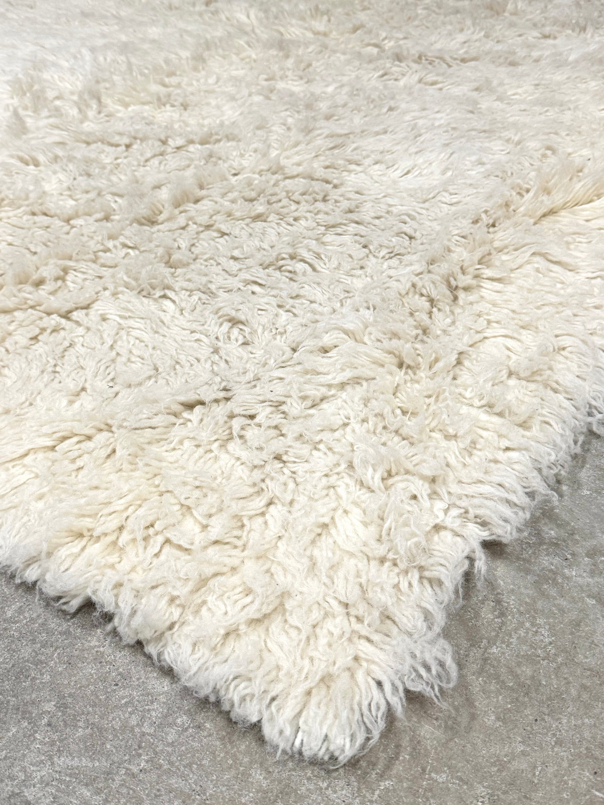 Ivory Flokati 6' x 9' Rug