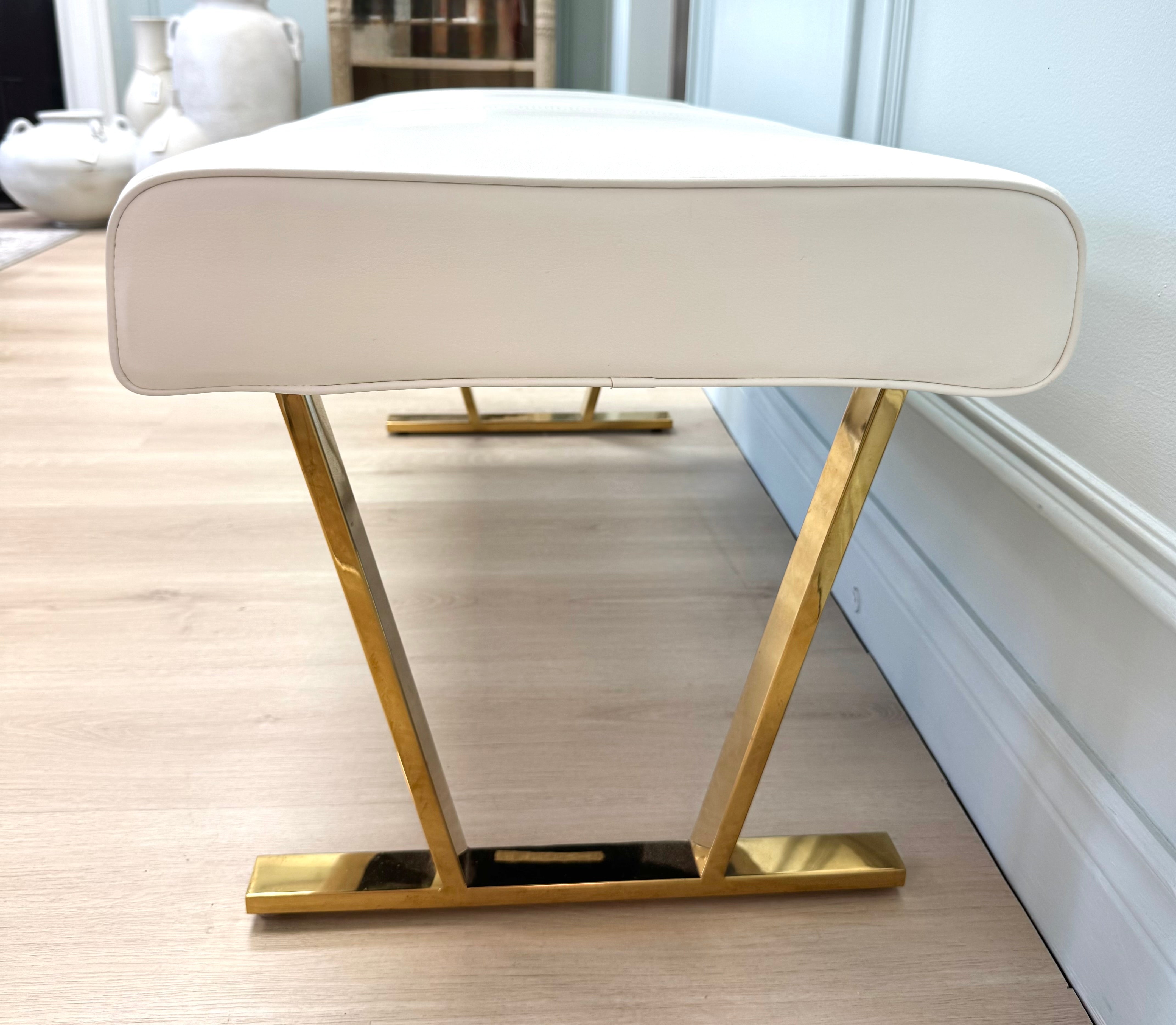 SUNPAN Snow White Faux Leather Bench