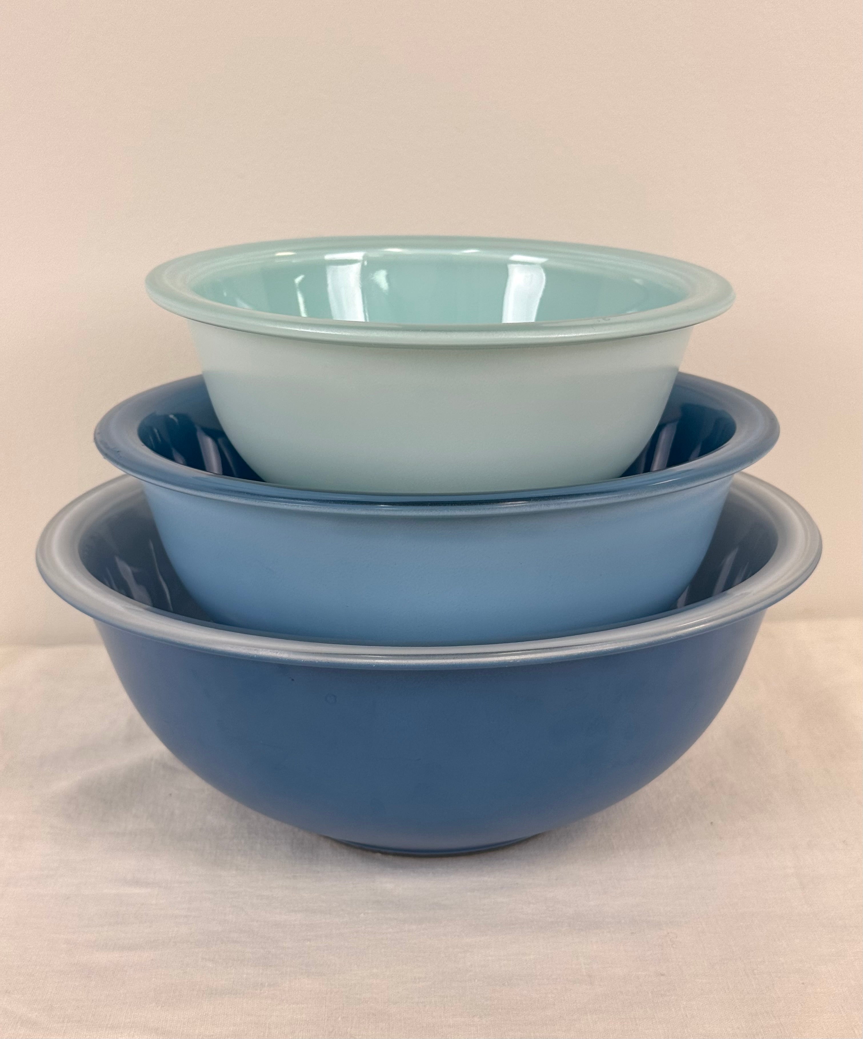 Vintage PYREX ‘Moody Blues’ Mixing Bowls Set of 3