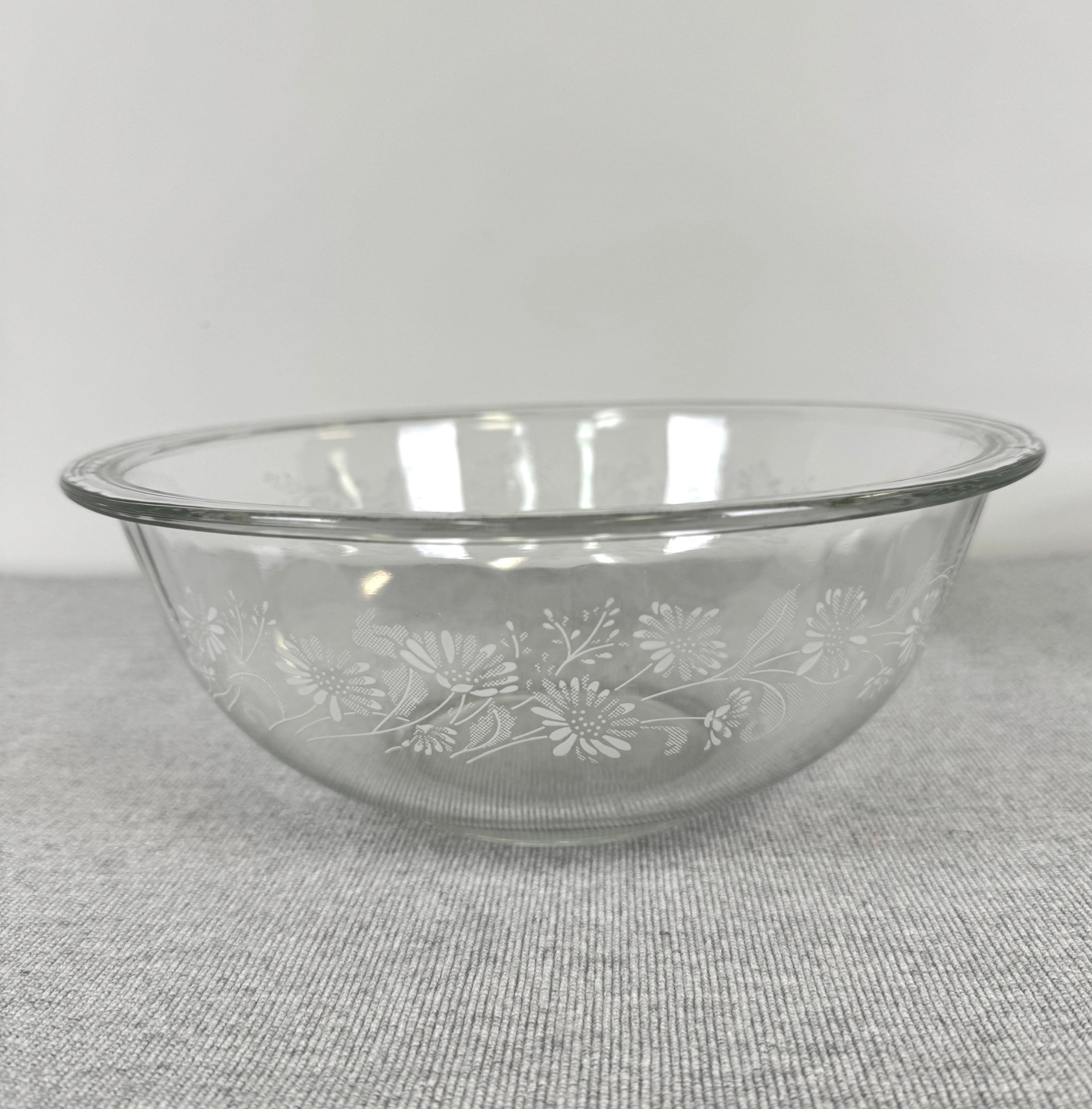 Vintage PYREX 'White Lace' Mixing Bowls Set of 3