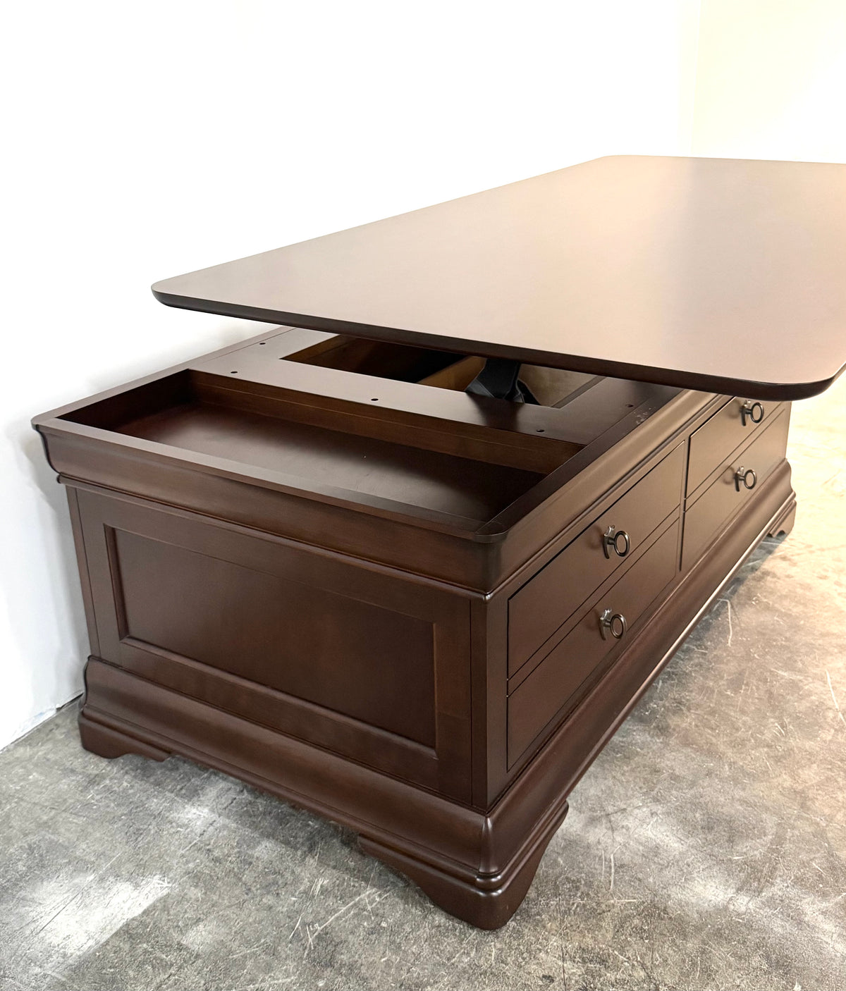 Classic Lift-top Coffee Table