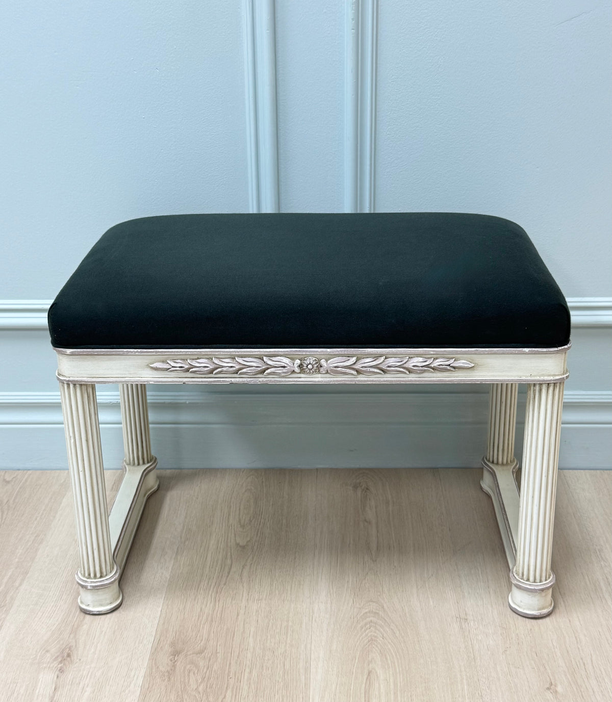 Neoclassical Small Bench