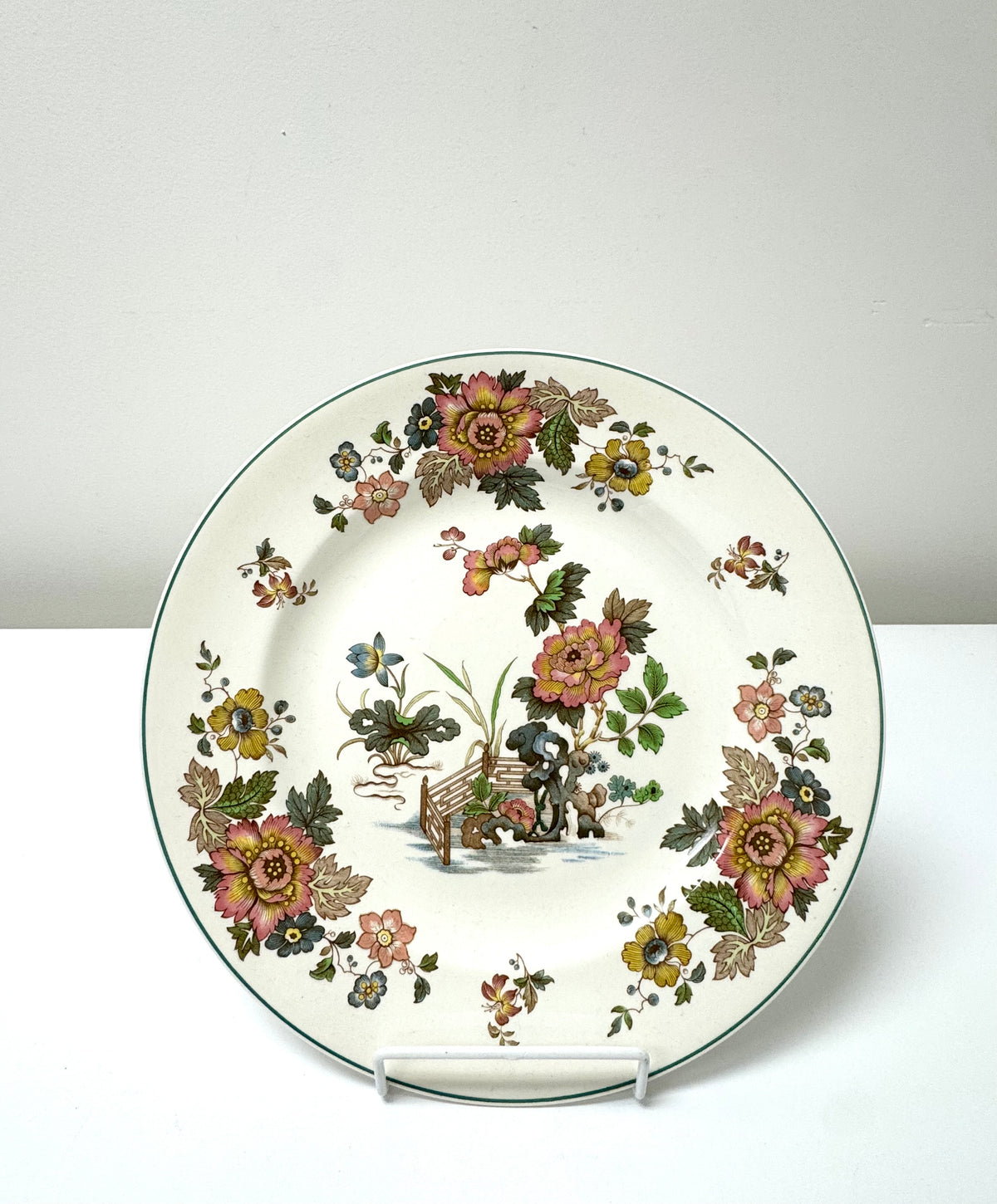 WEDGWOOD 'Eastern Flowers' Dinnerware Set