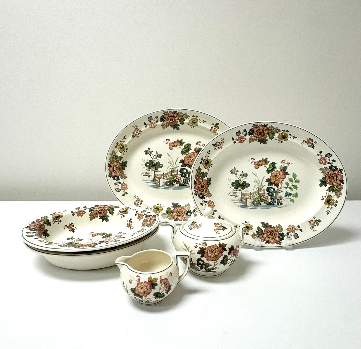 WEDGWOOD 'Eastern Flowers' Dinnerware Set