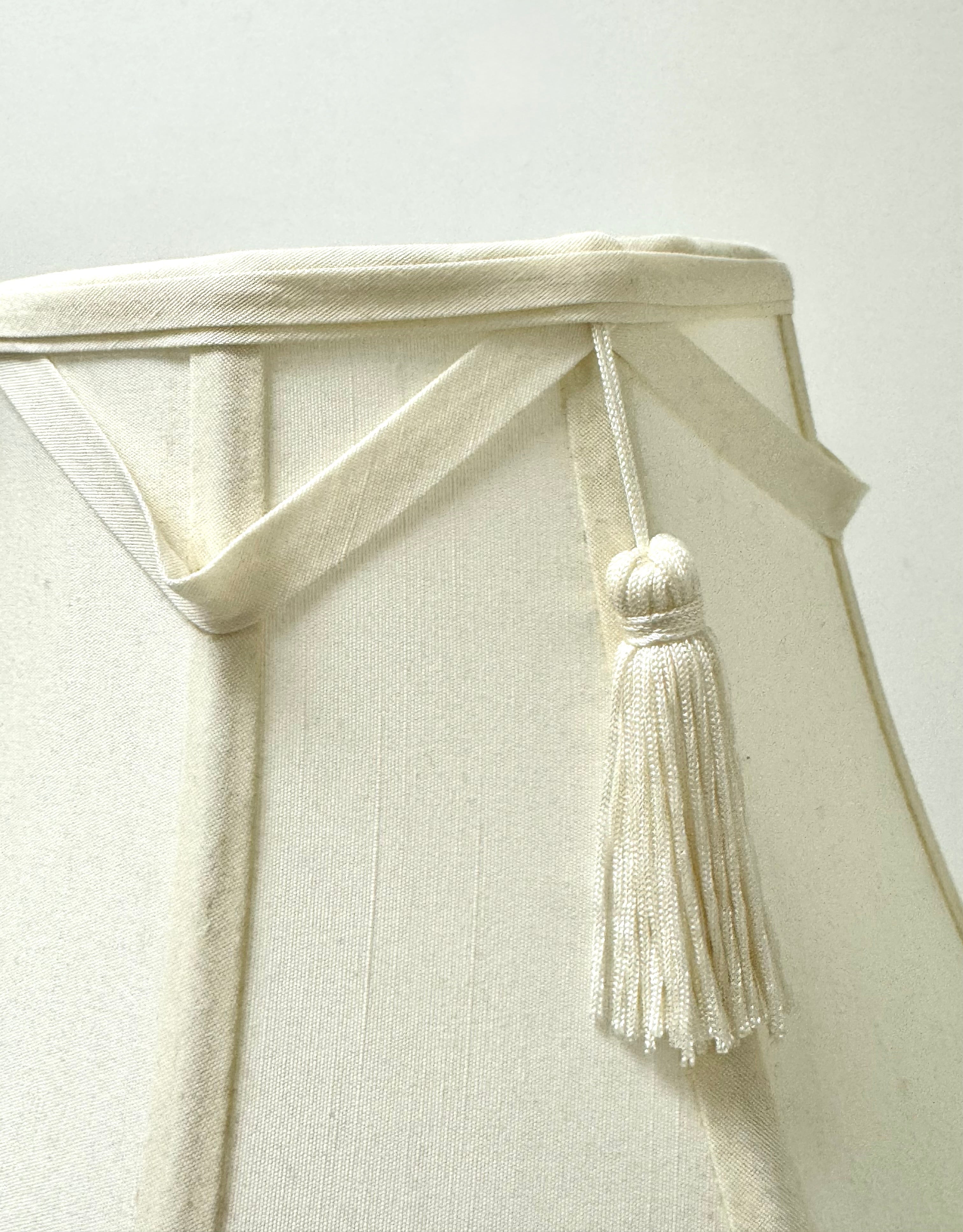 White Alabaster Bow Lamp