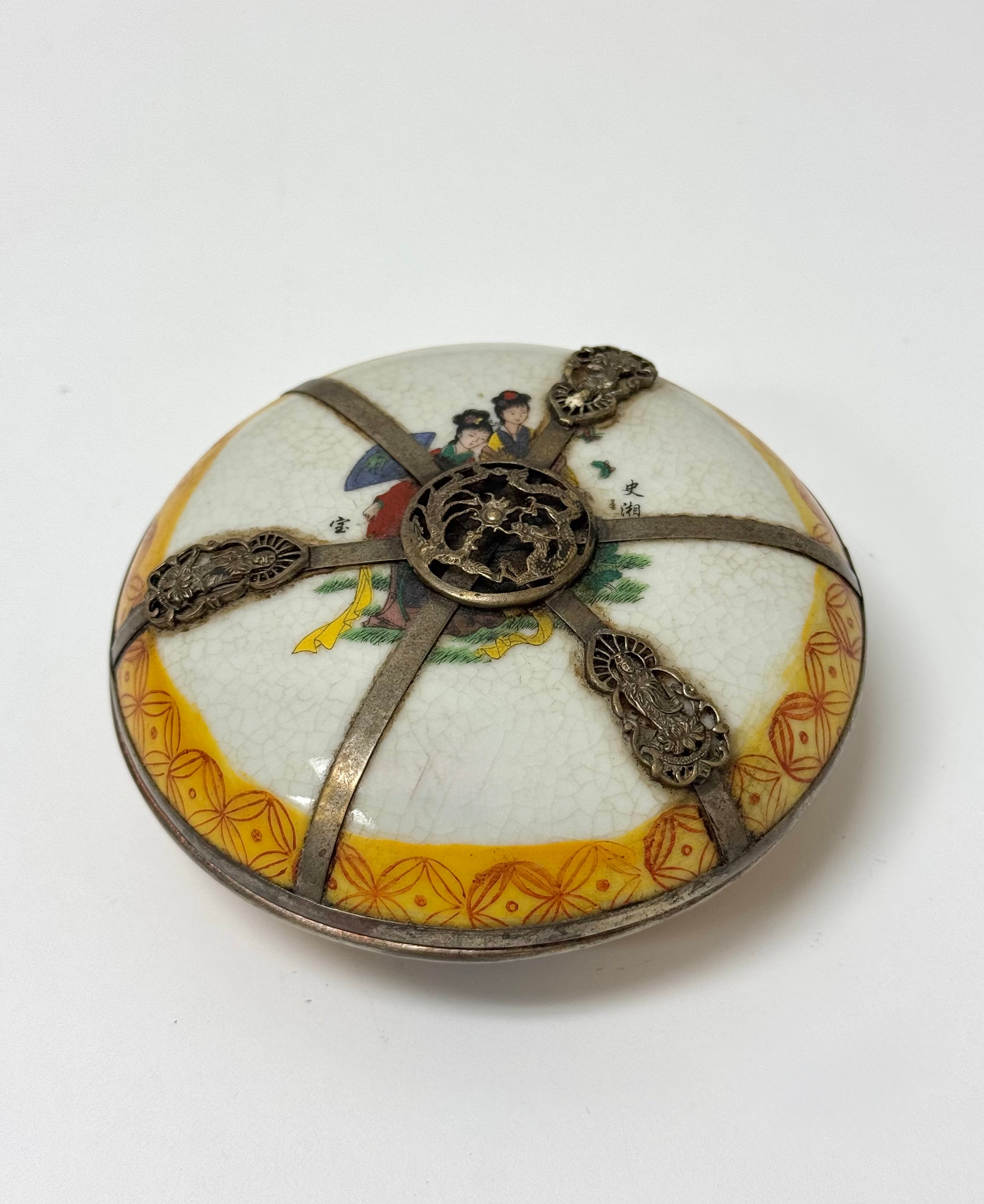 Antique 'Dream of the Red Chamber' Chinese Porcelain Box