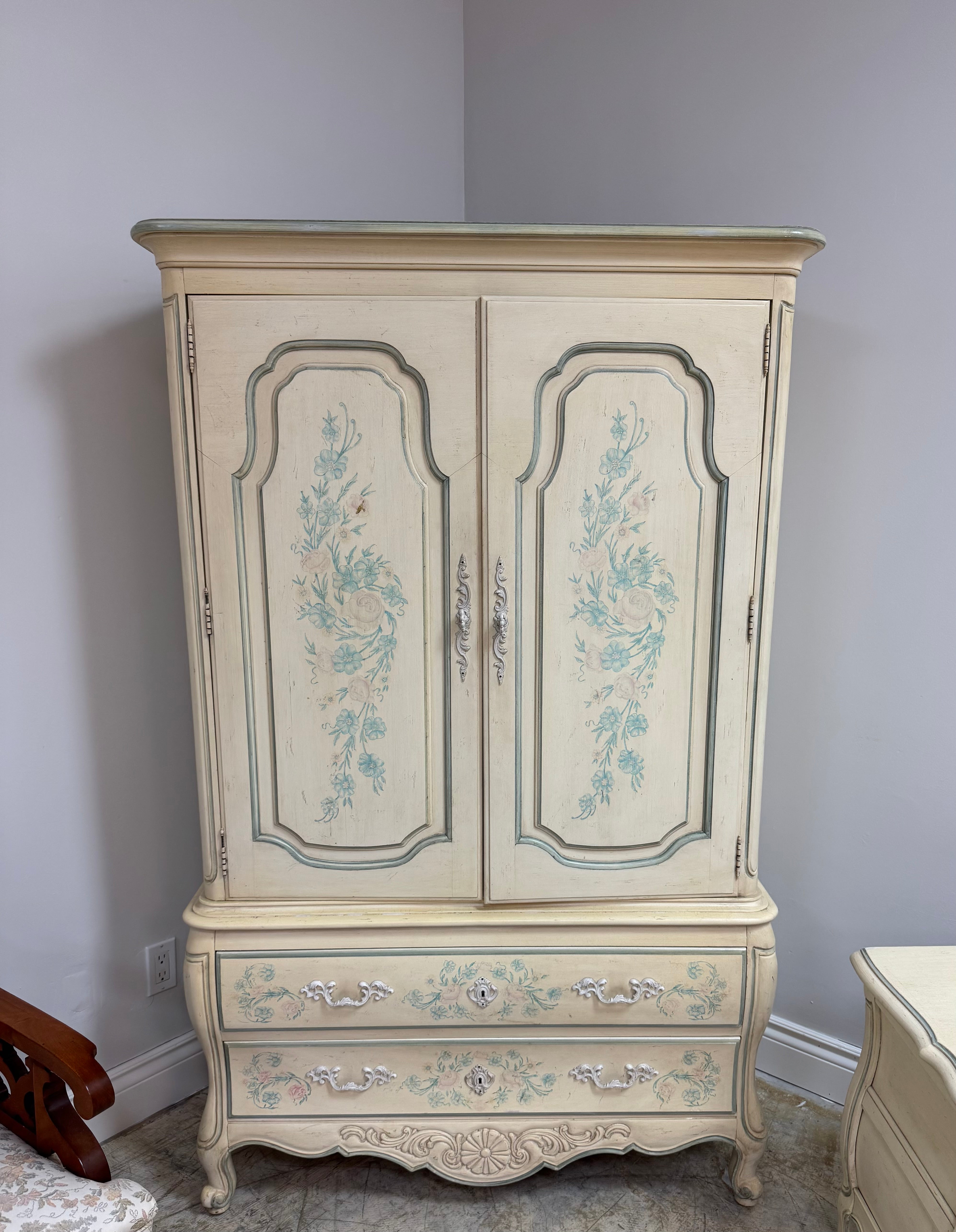 THOMASVILLE French Style Armoire