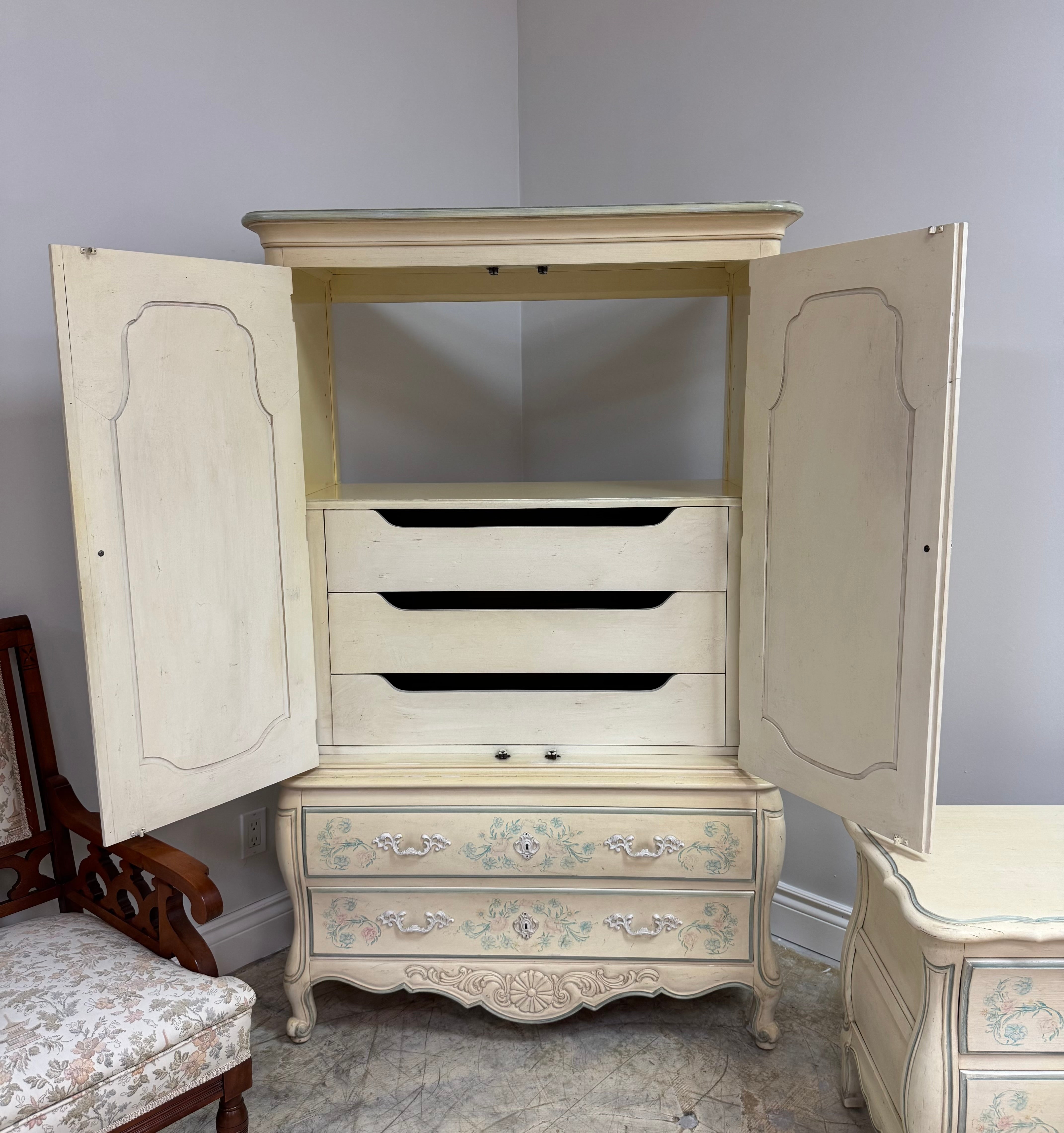 THOMASVILLE French Style Armoire