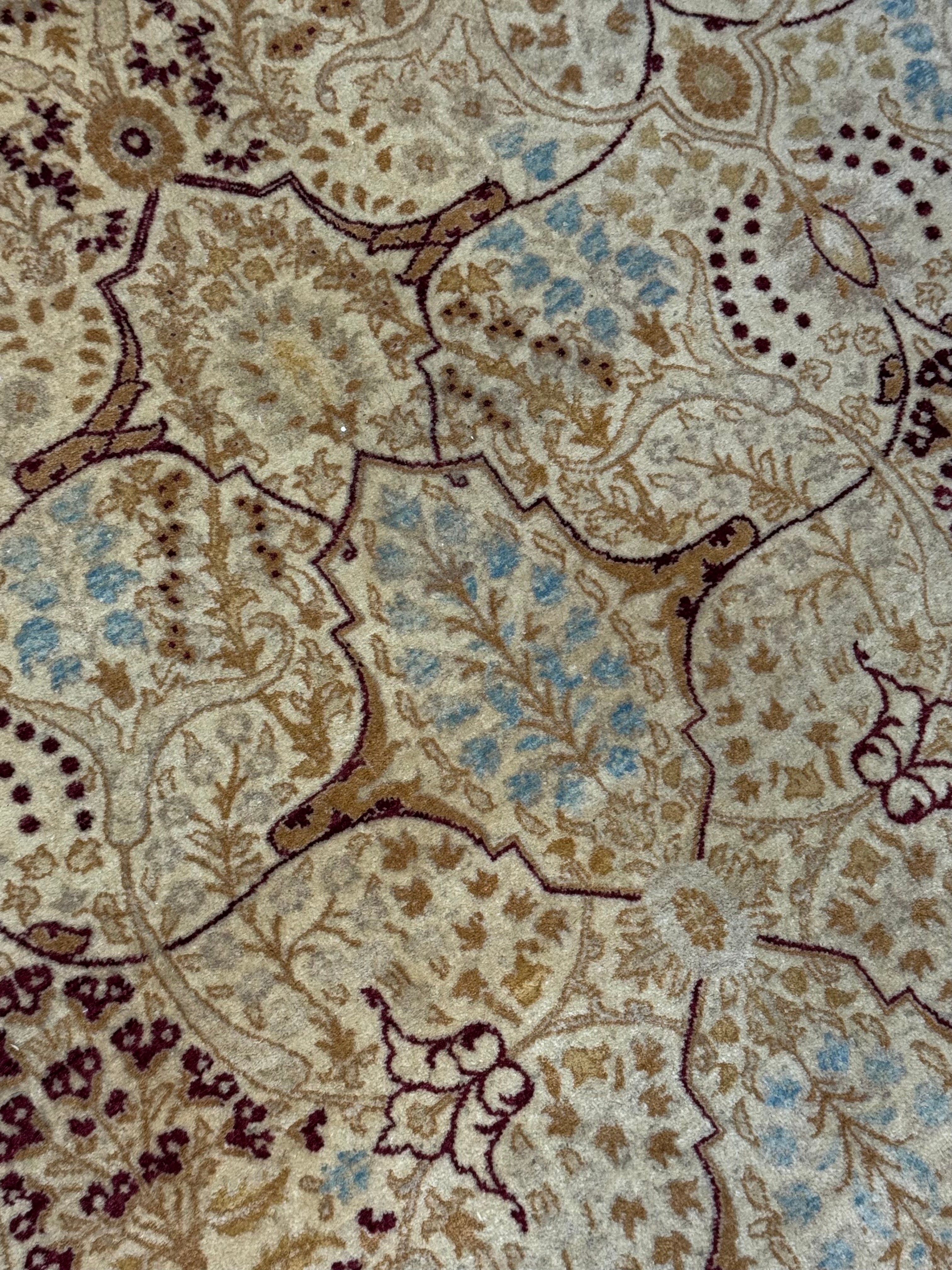 ELTE Gold Antique Finish 9' x 18' Rug