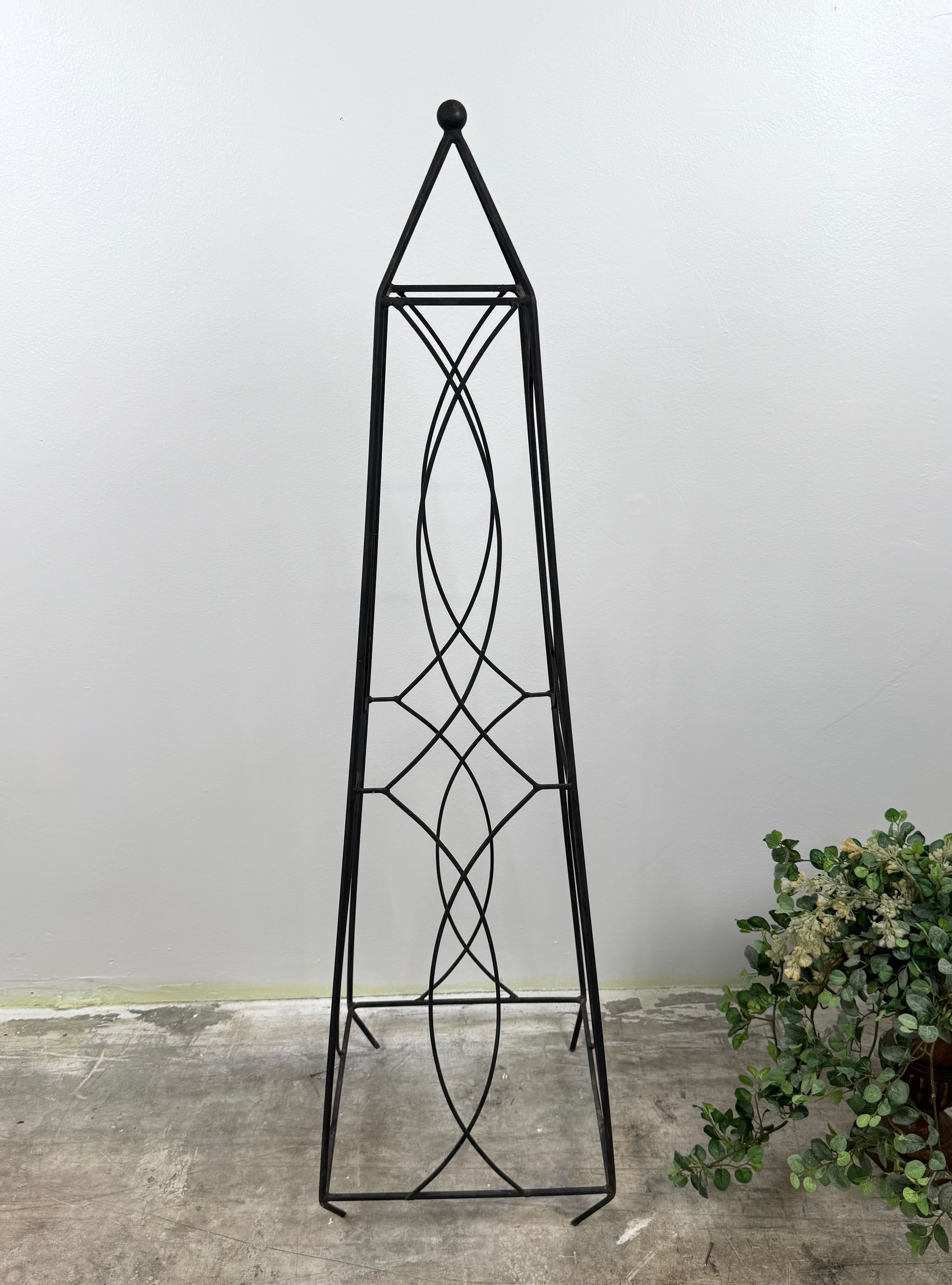 Iron Garden Obeslisk