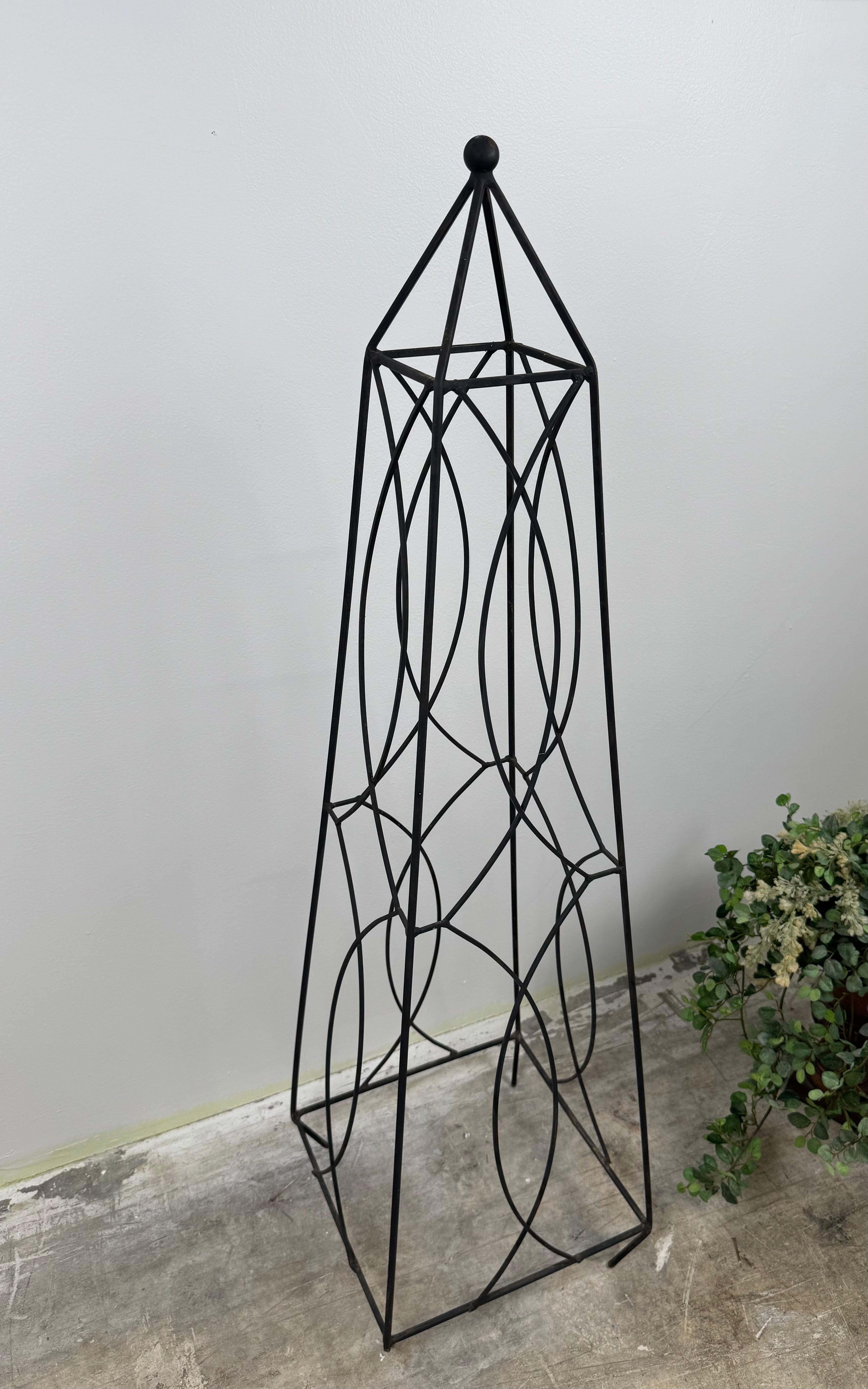 Iron Garden Obeslisk