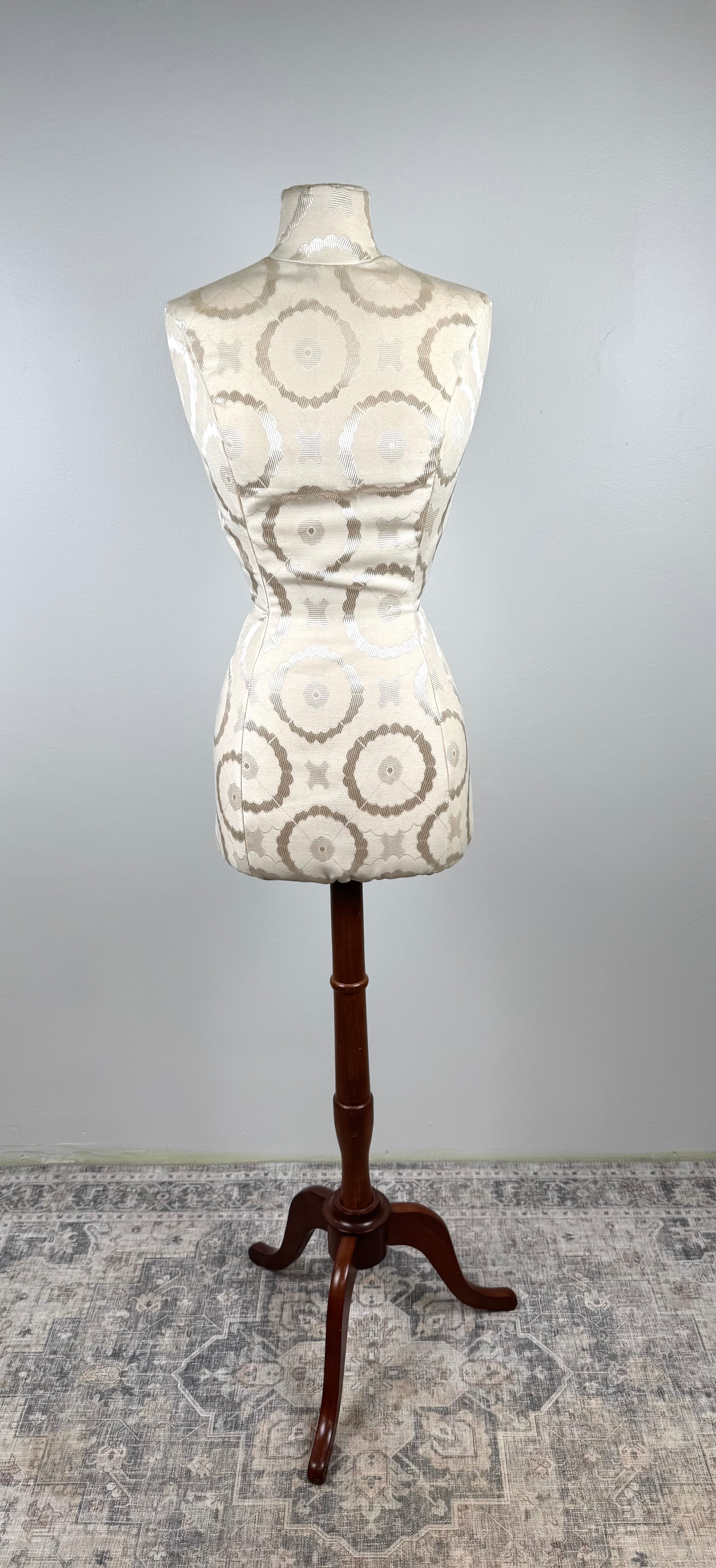 BOMBAY Ivory Dress Form