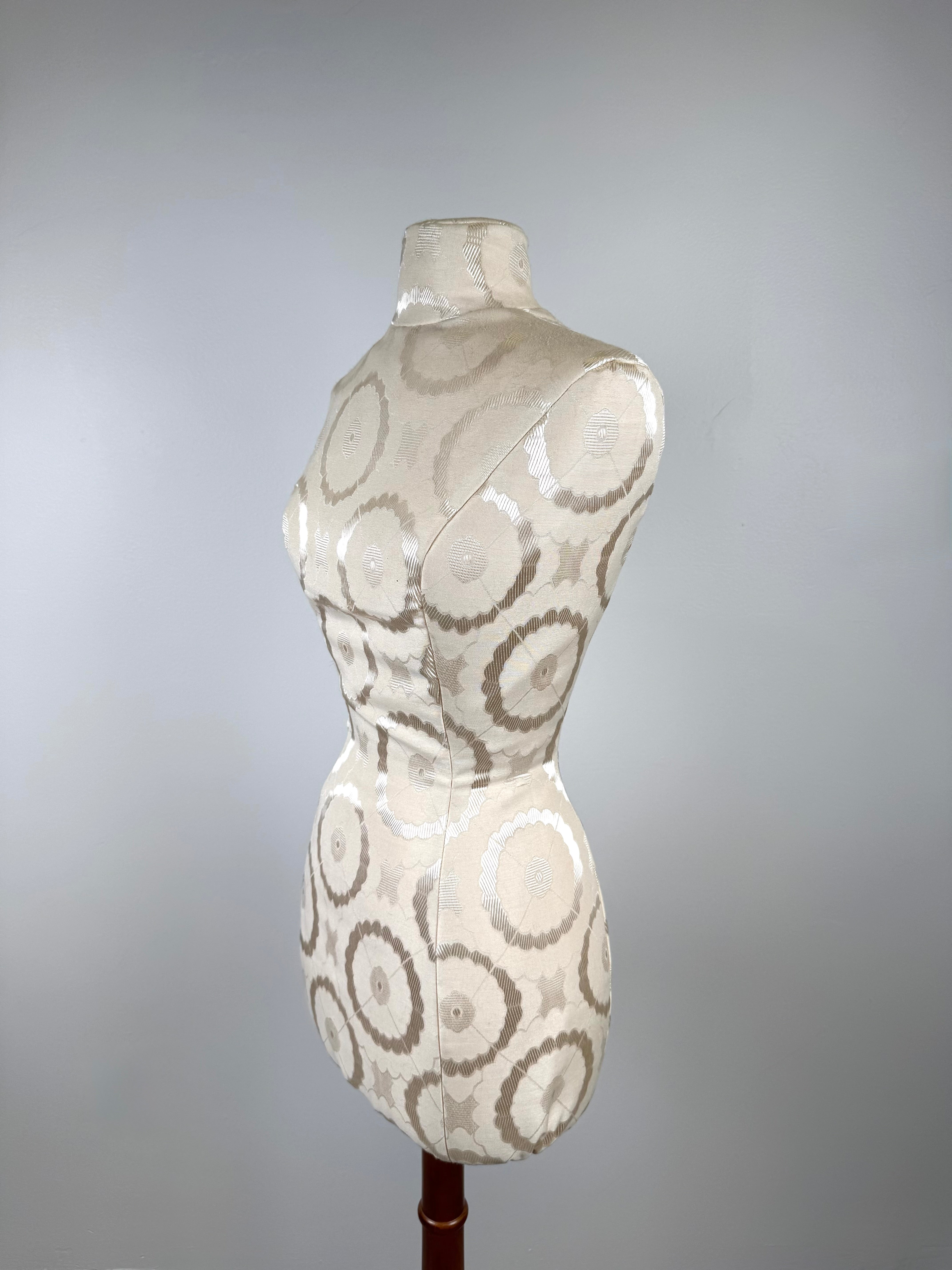 BOMBAY Ivory Dress Form