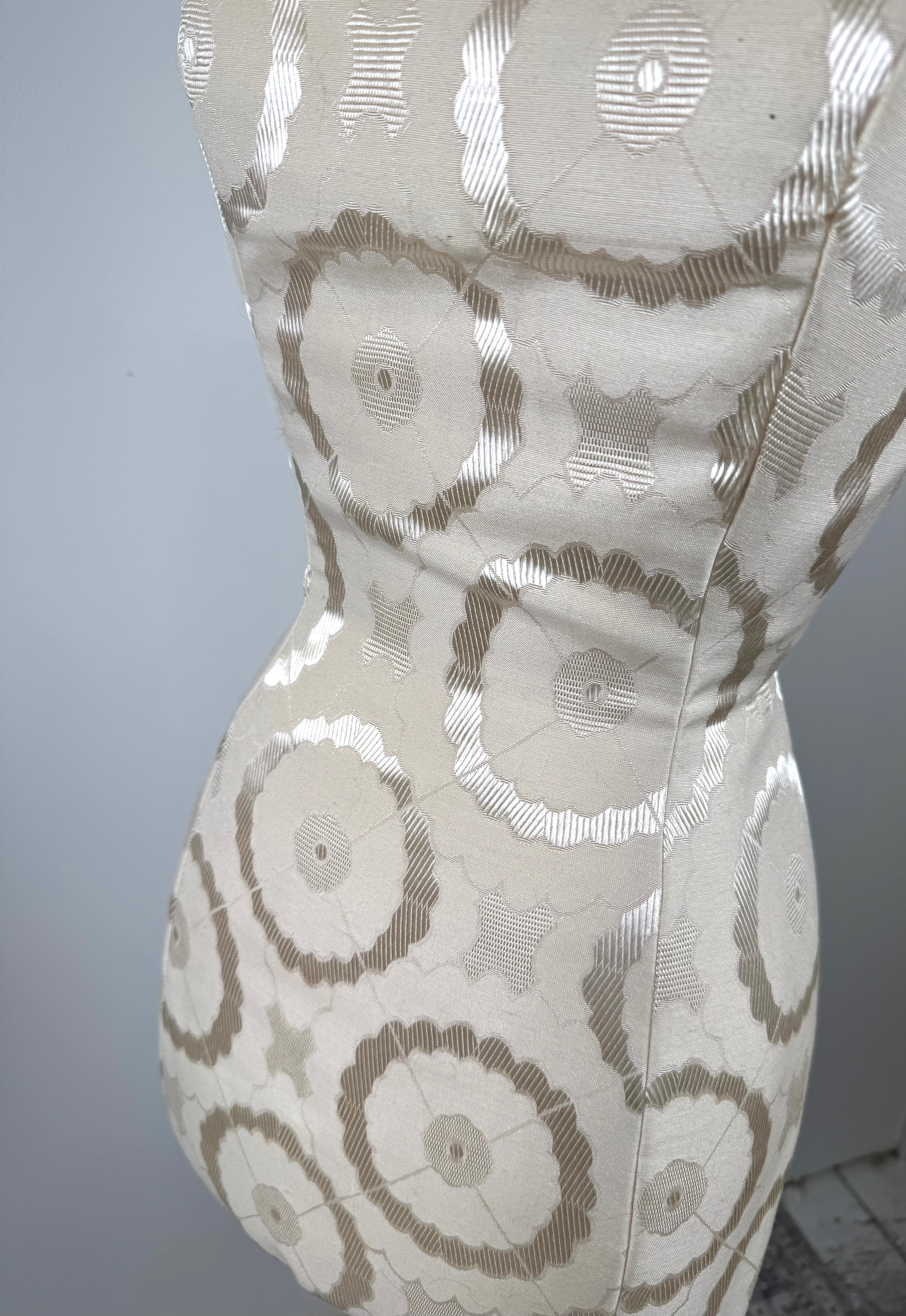 BOMBAY Ivory Dress Form