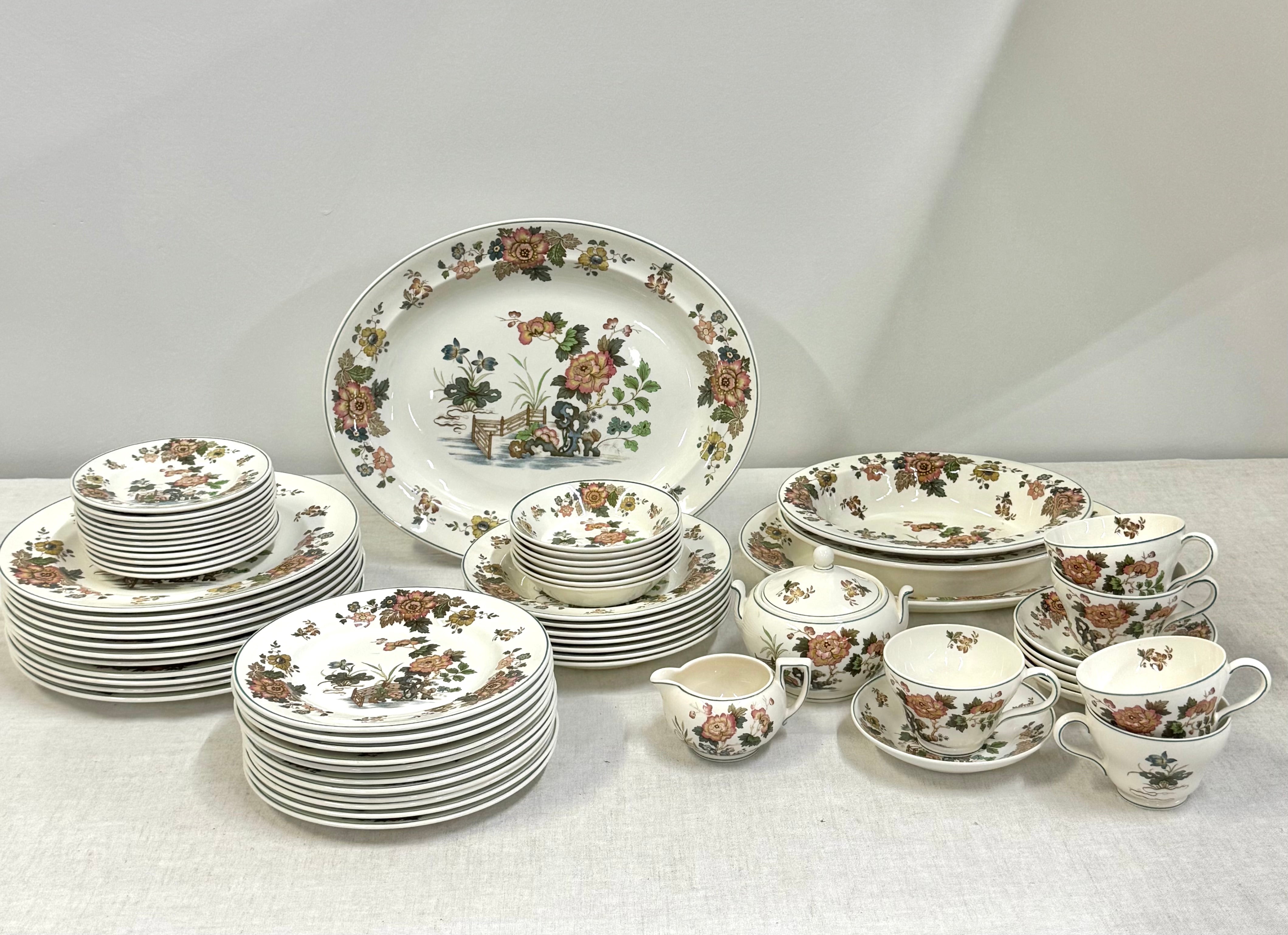 WEDGWOOD 'Eastern Flowers' Dinnerware Set for 7 Plus