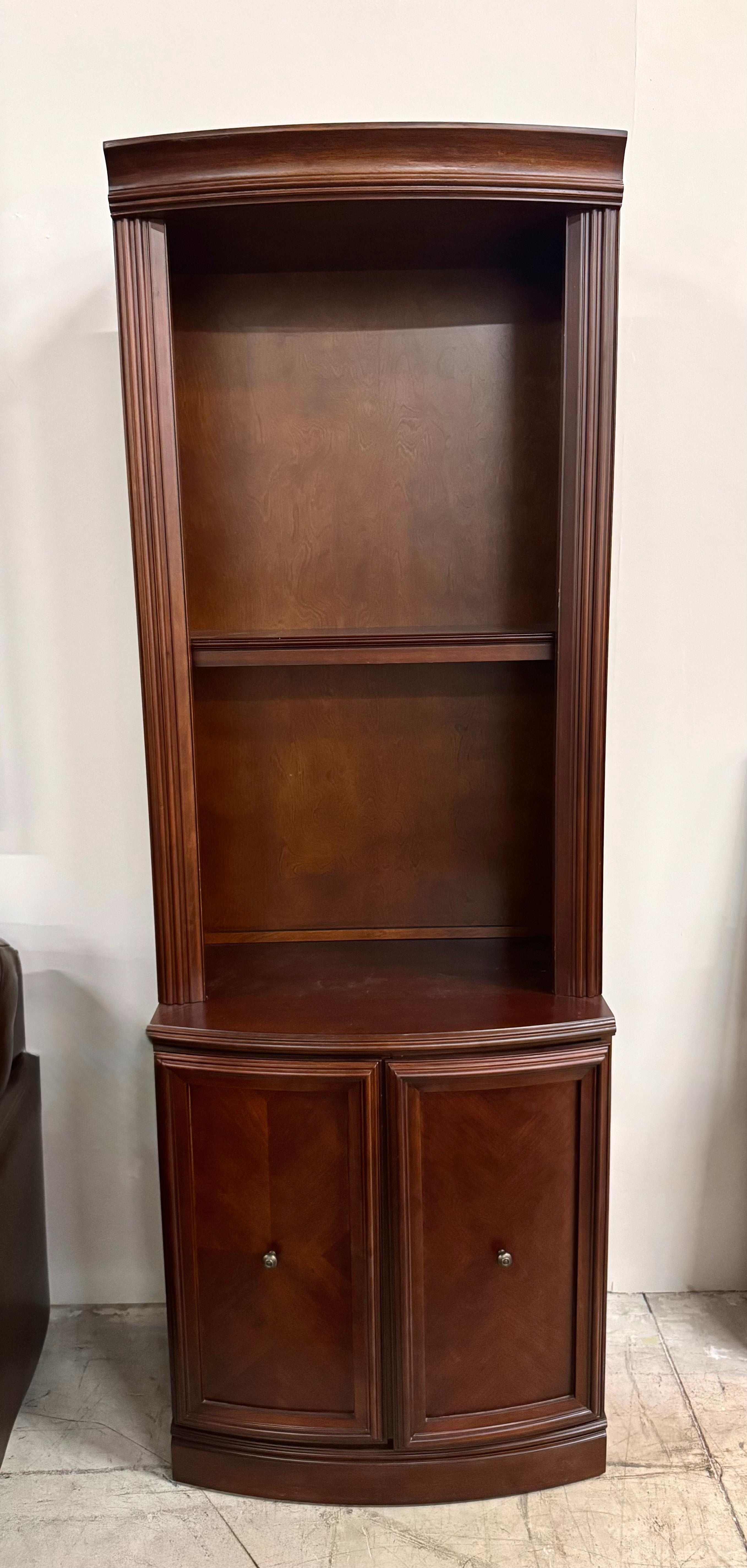 BOMBAY Cabinet