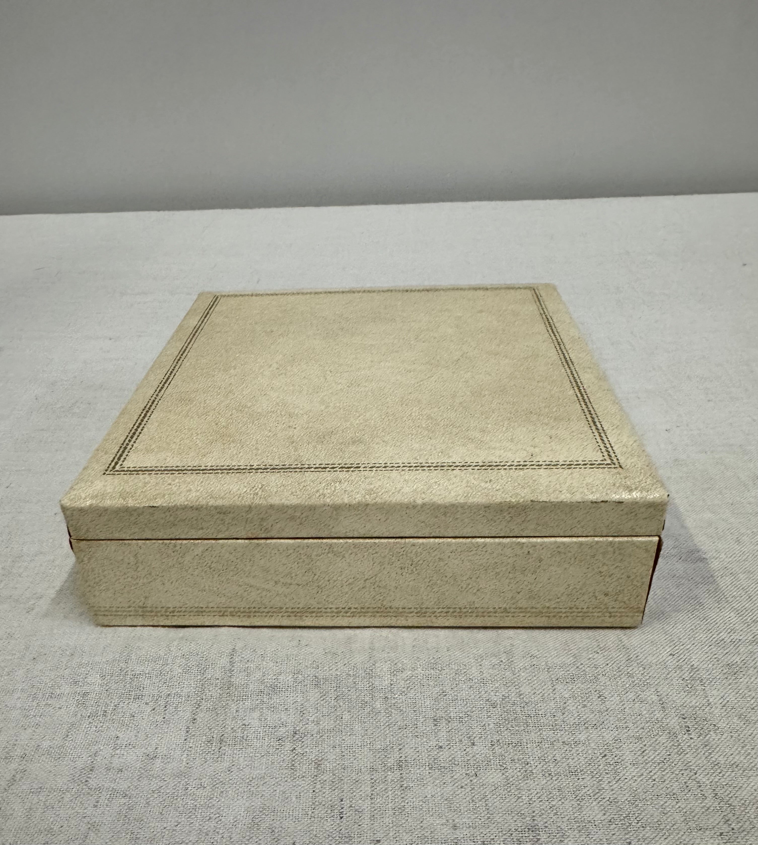 Vintage Jewelery Box