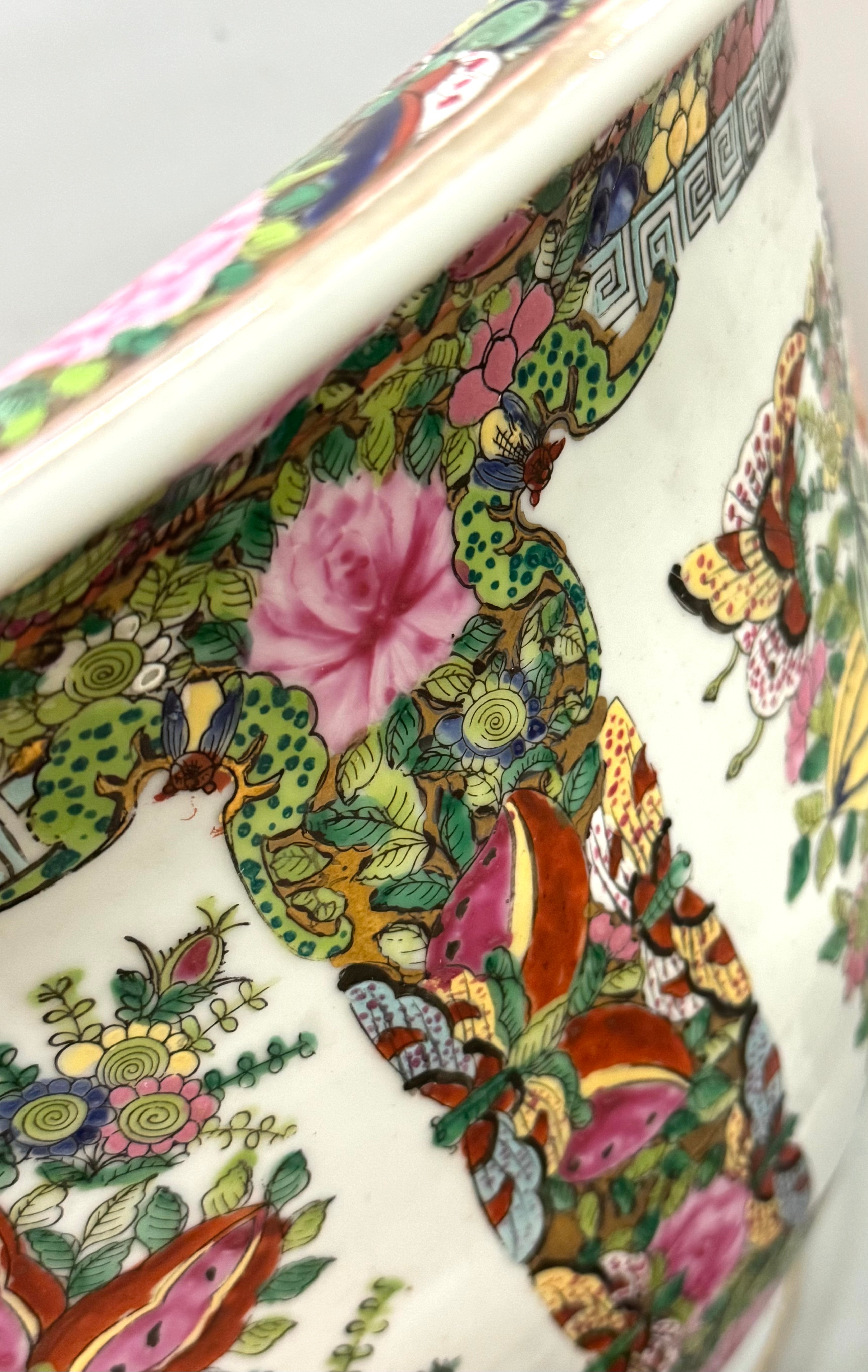 Vintage Chinese Rose Medallion Jardiniere Cachepot